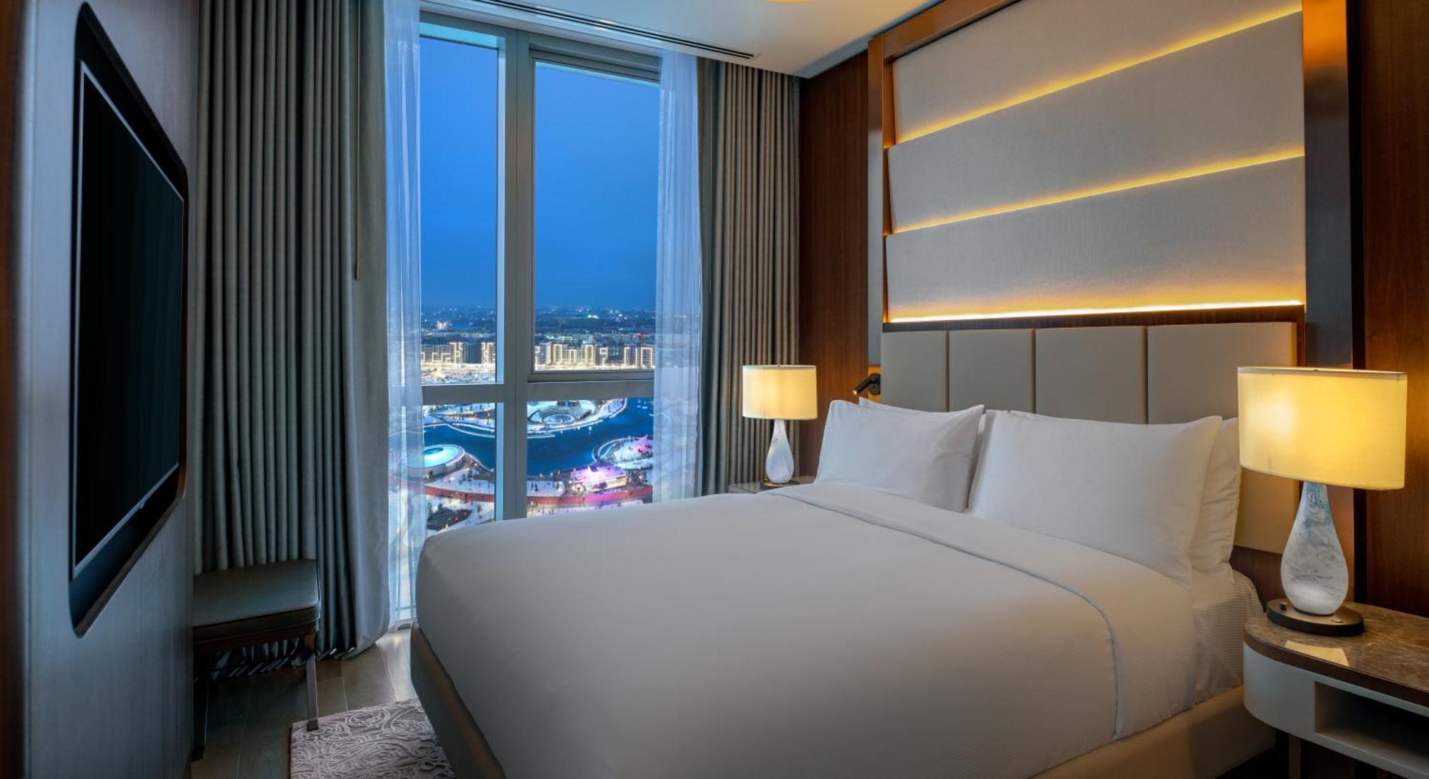 One-Bedroom Corner King Suite