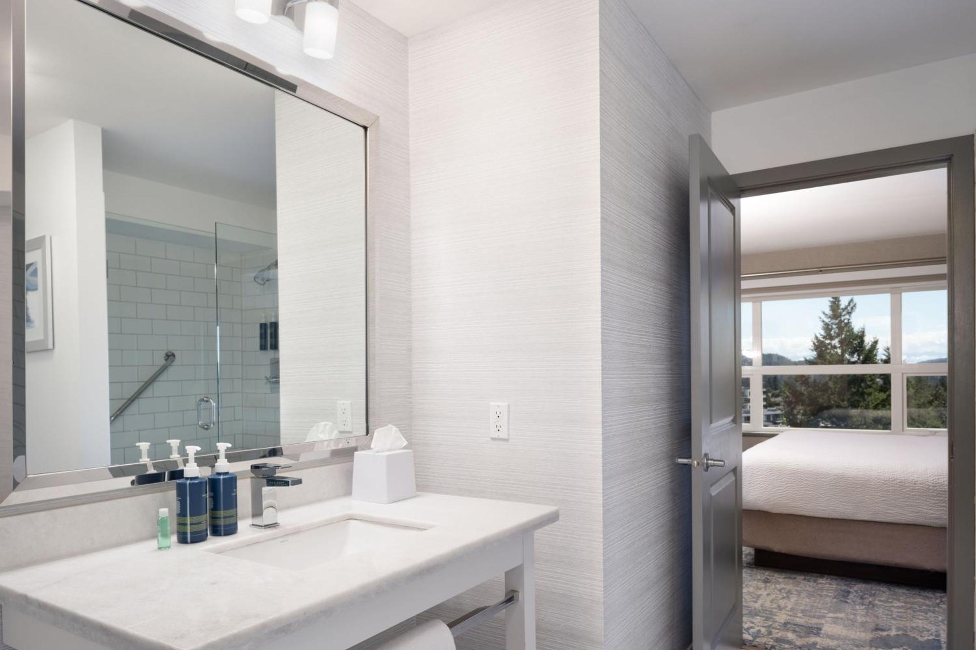 1 Bedroom Executive Suite, 1 King, Sofa bed, Whirlpool