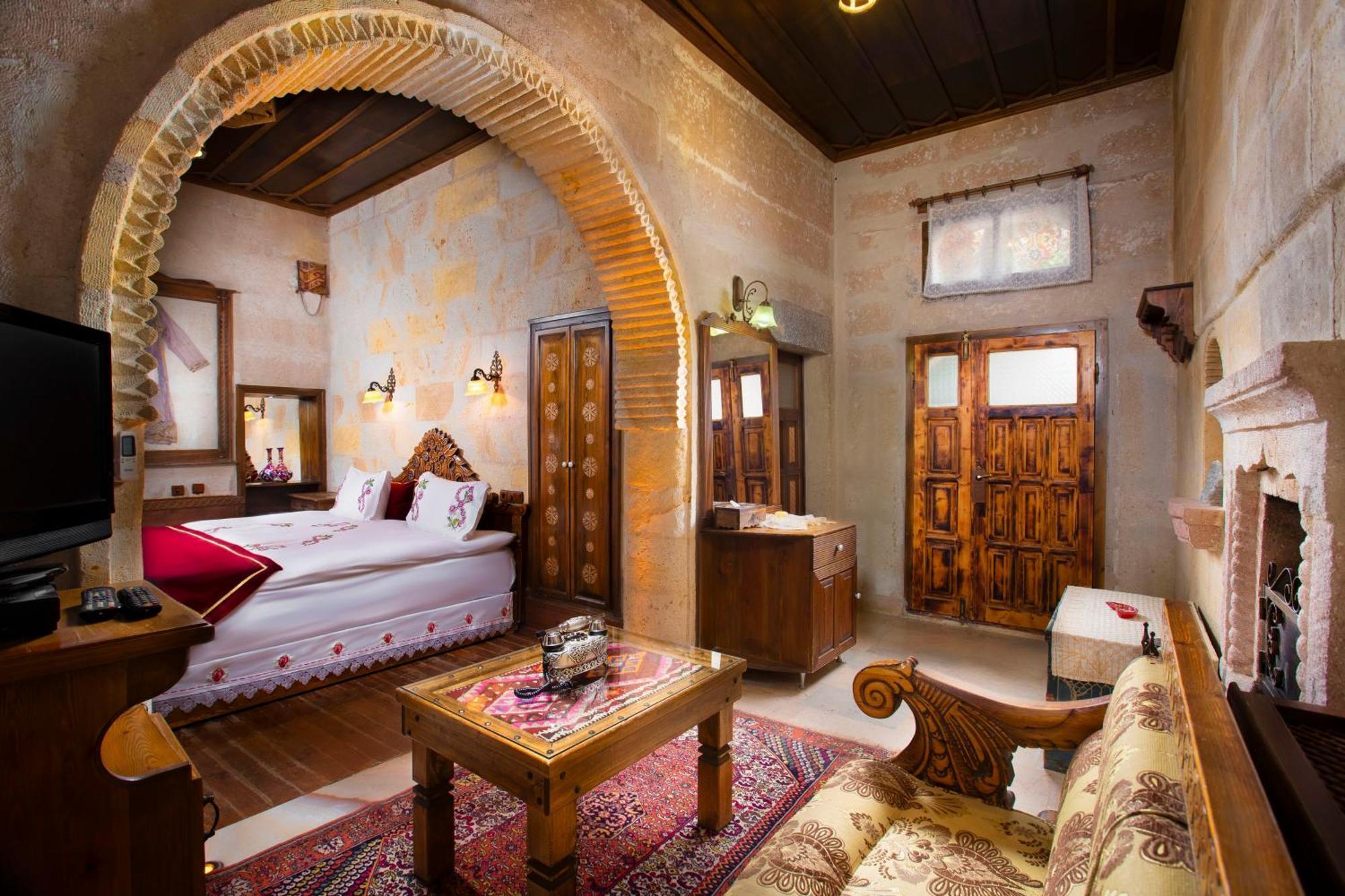 Deluxe Cave Room