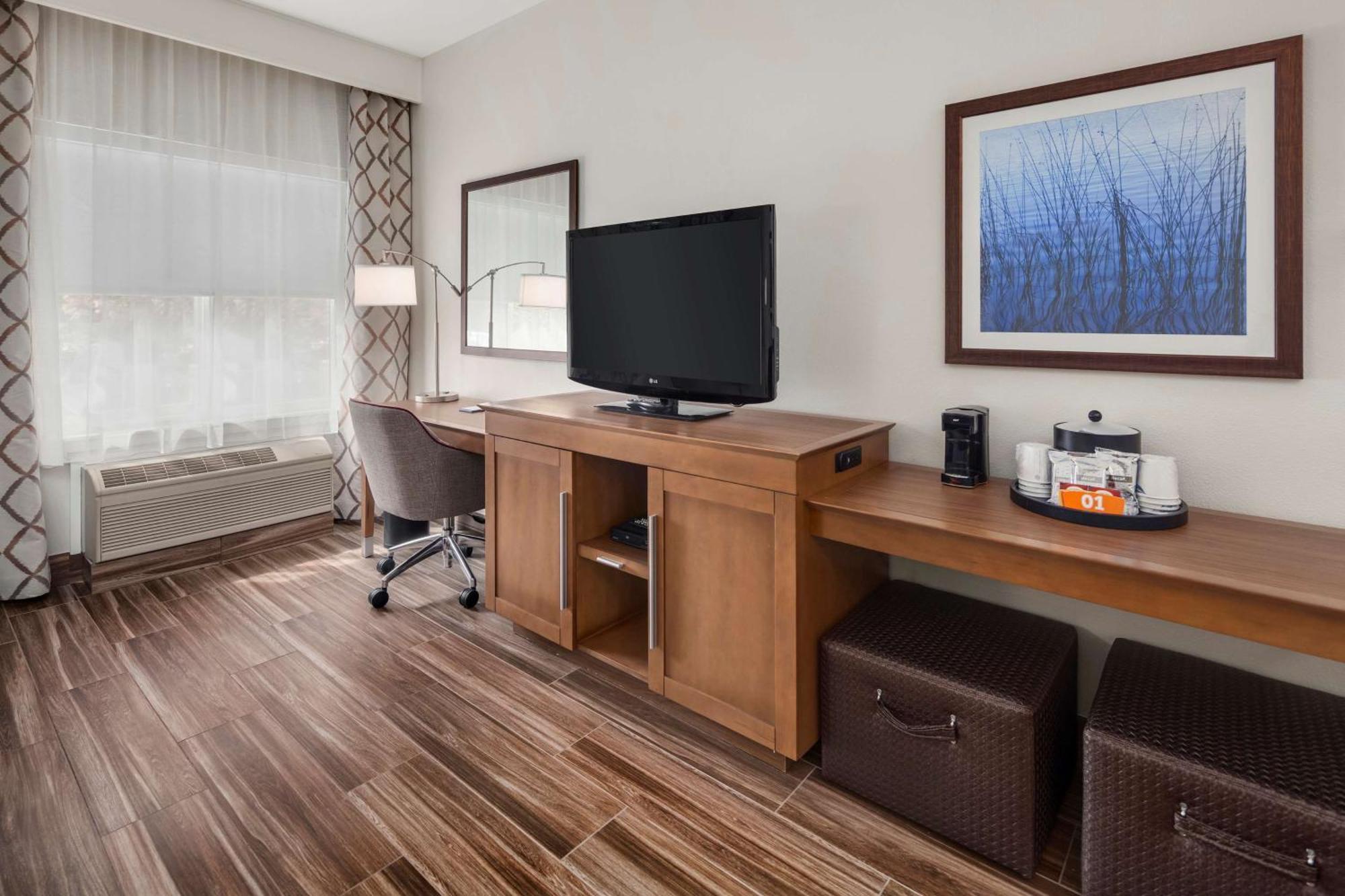 King Room with Accessible Tub - Mobility and Hearing Access/Non-Smoking