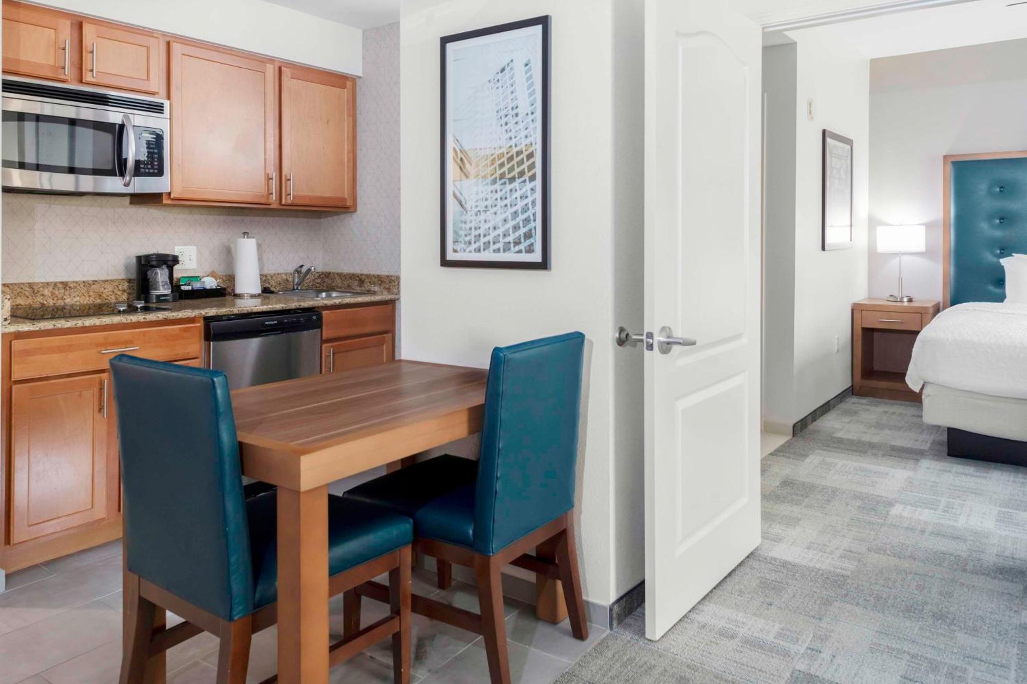 One-Bedroom King Suite - Non-Smoking