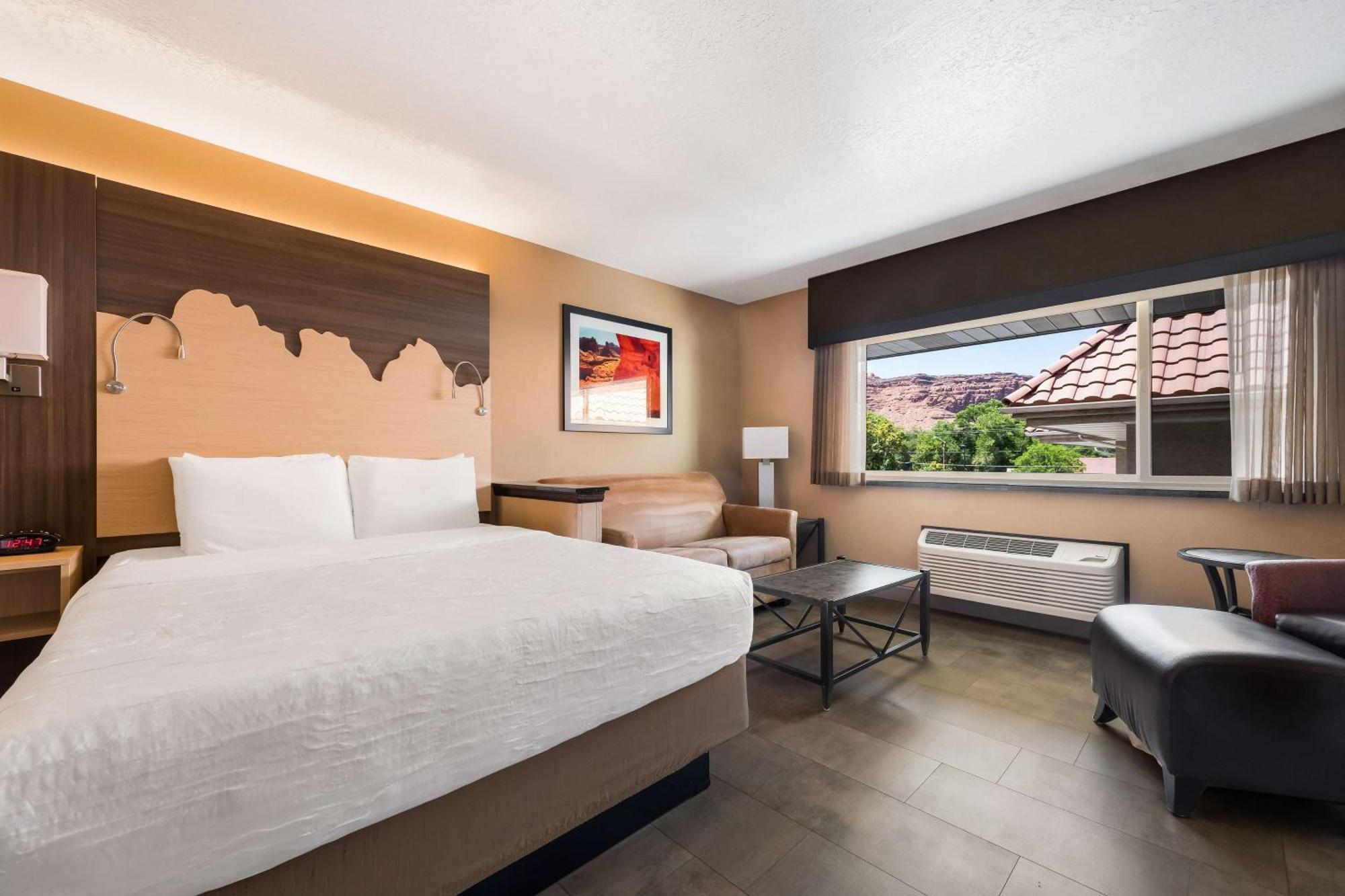 Queen Suite with Two Queen Beds and Sofa Bed - Non-Smoking