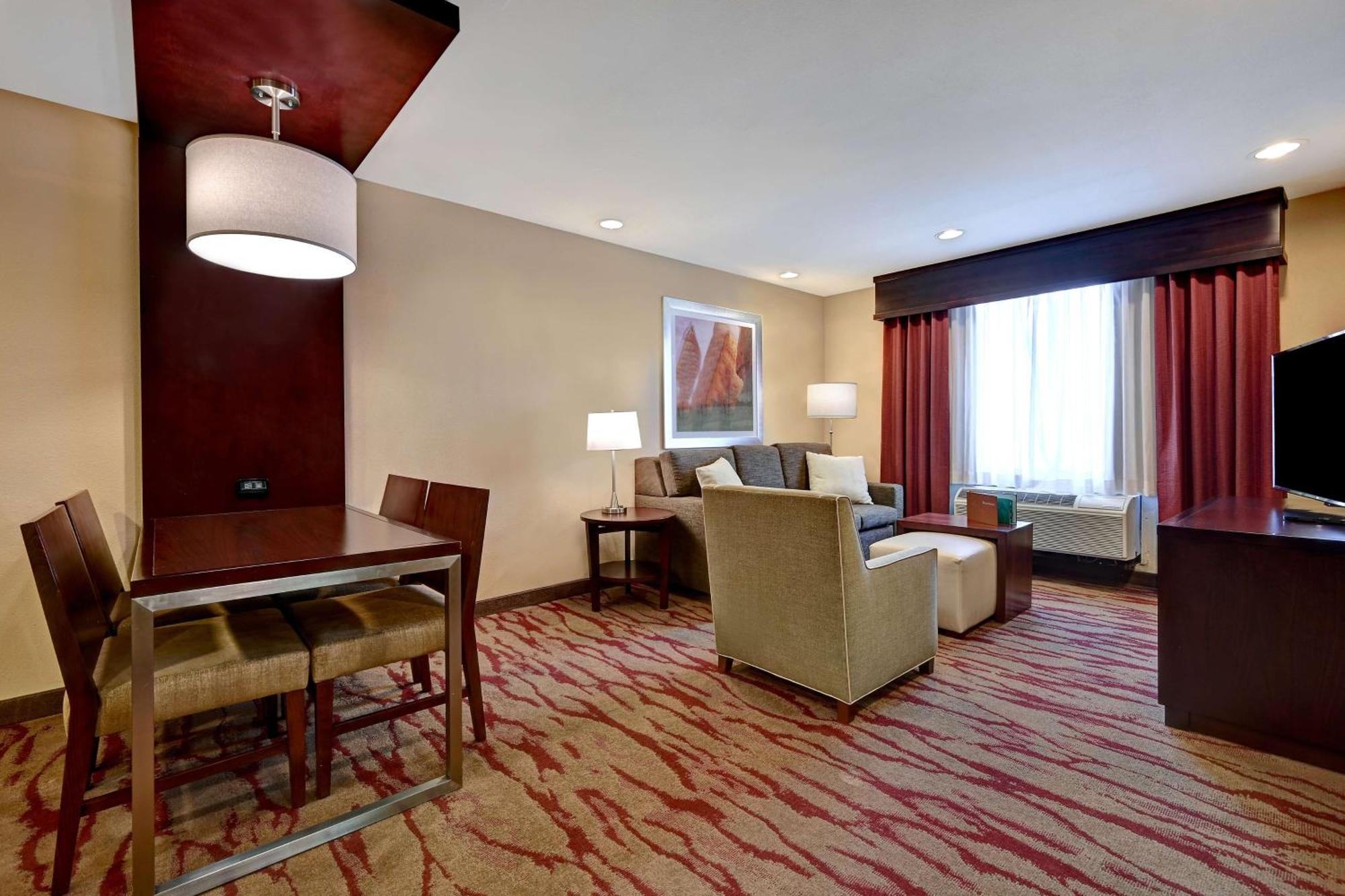 One-Bedroom Queen Suite Non-Smoking
