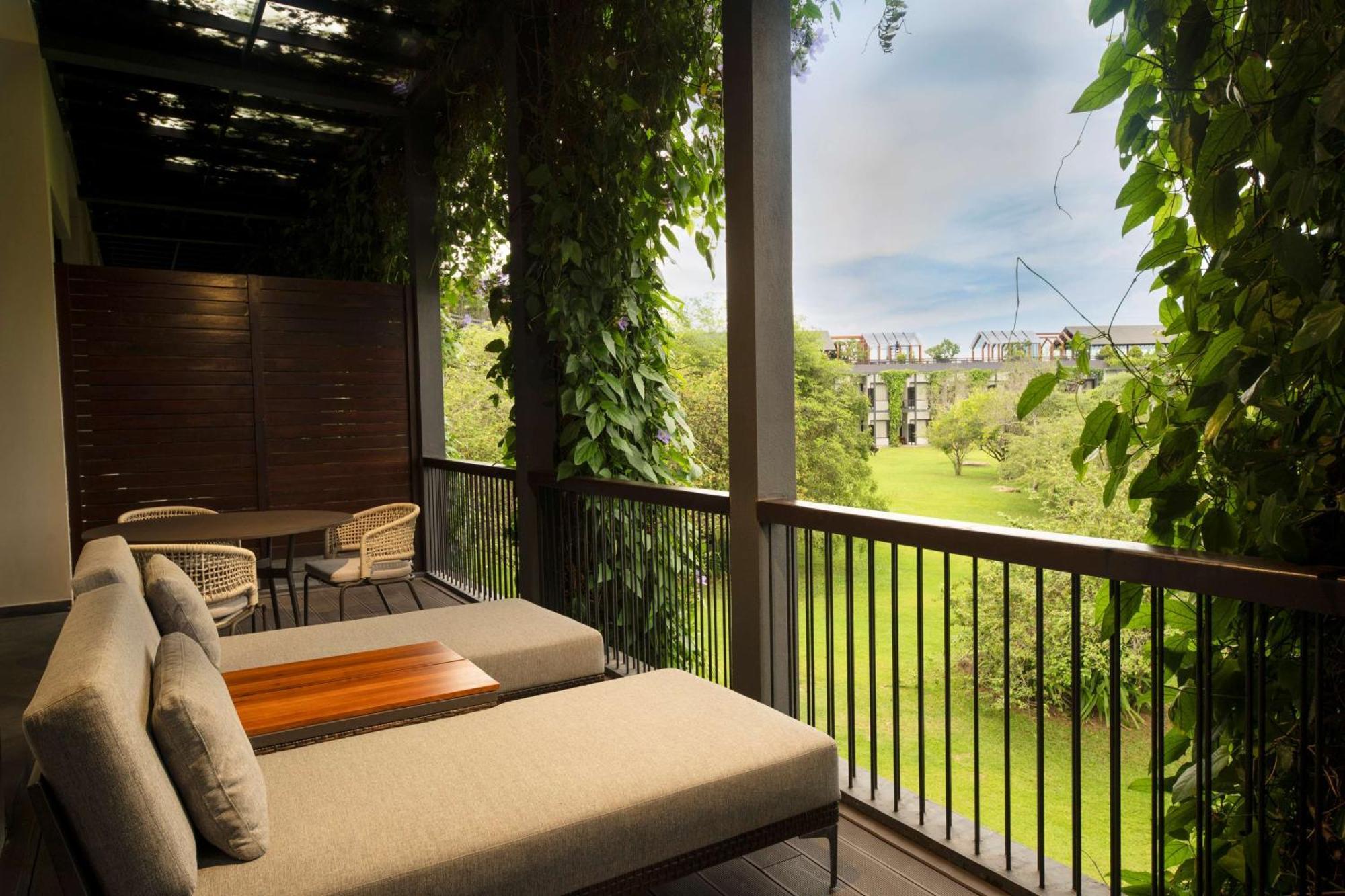 One-Bedroom King Suite with Balcony