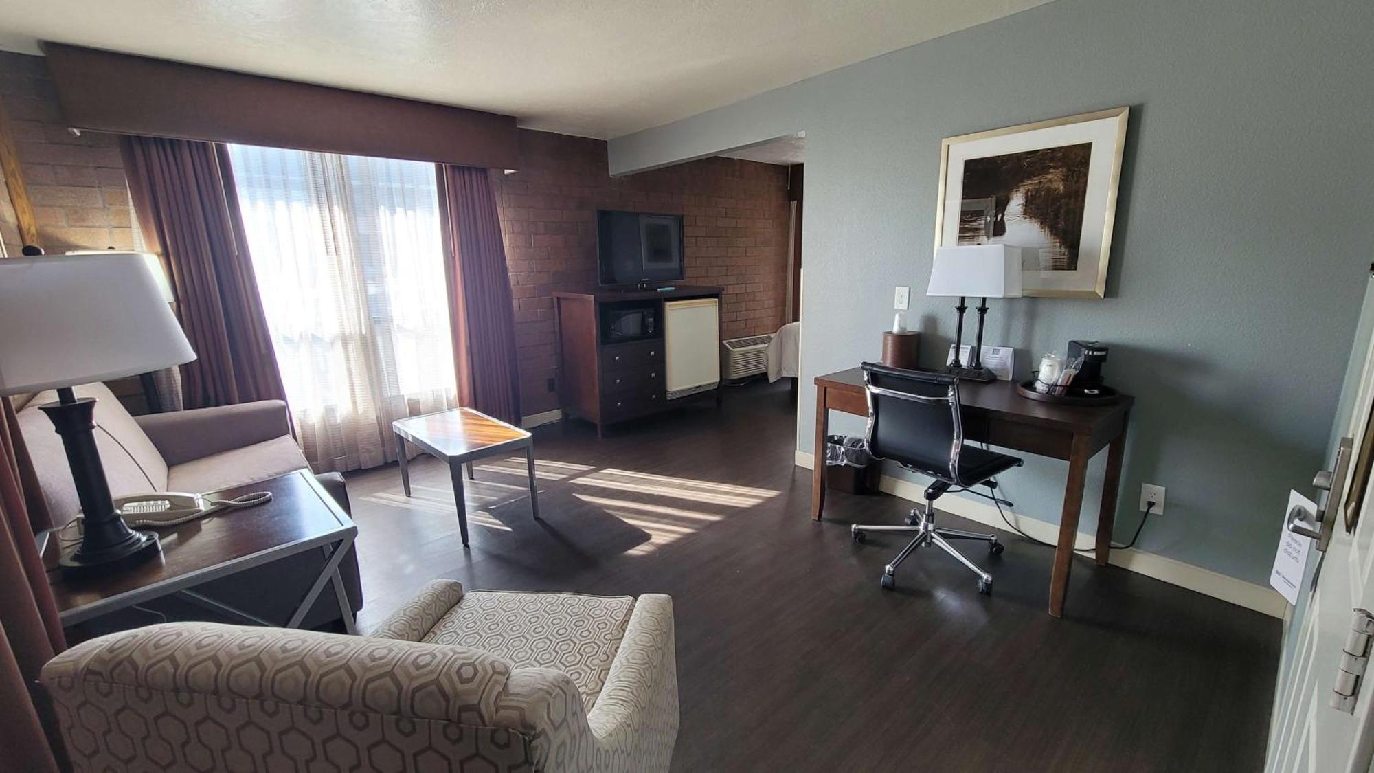 Queen Suite with Sofa Bed - Pet Friendly - Non smoking