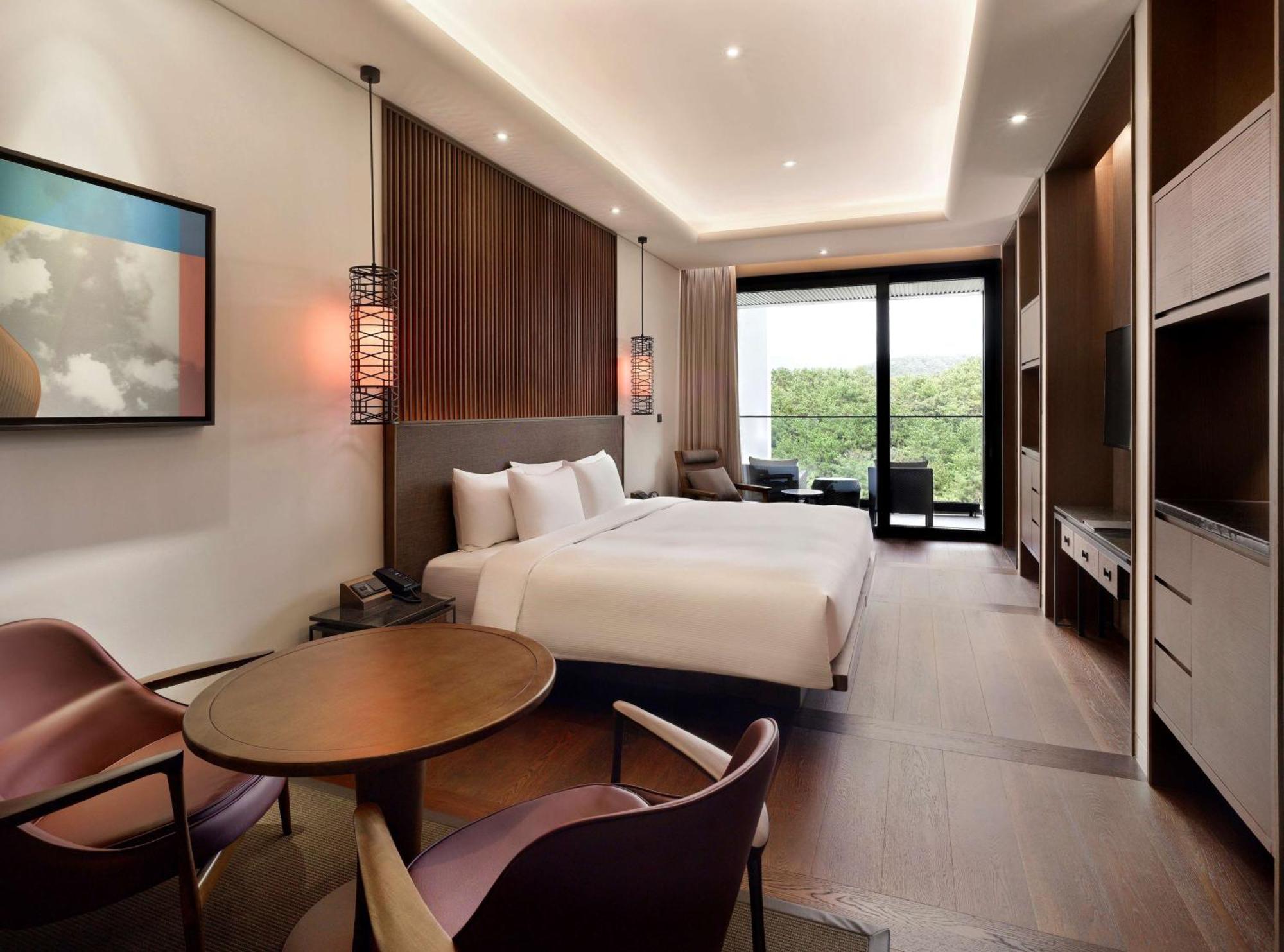 Cabin S Forest View King Bed