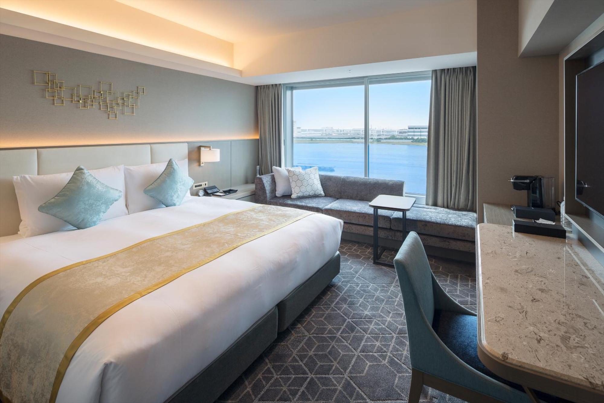 Deluxe King Room River View Non-Smoking Check 1800