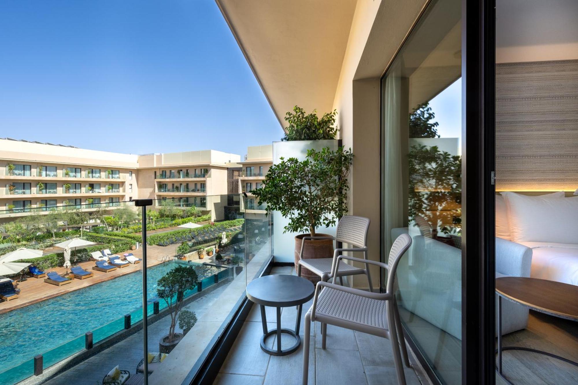 Chambre Supérieure avec Balcon - Vue sur Piscine
