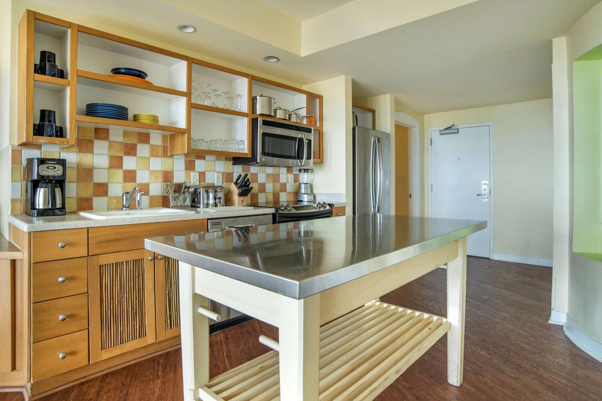 2 Bedroom Bay View 1 King 2 Doubles Suite