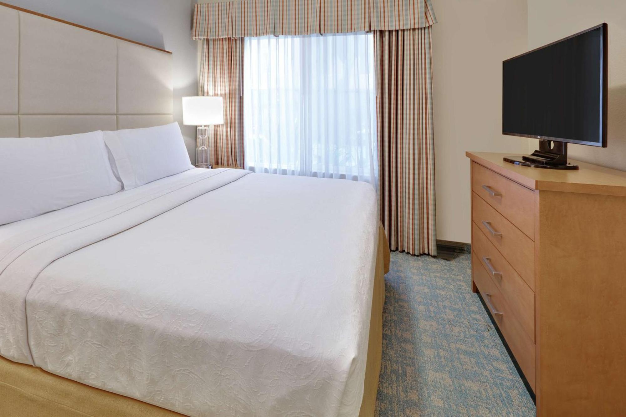 One-Bedroom King Suite - Non-Smoking