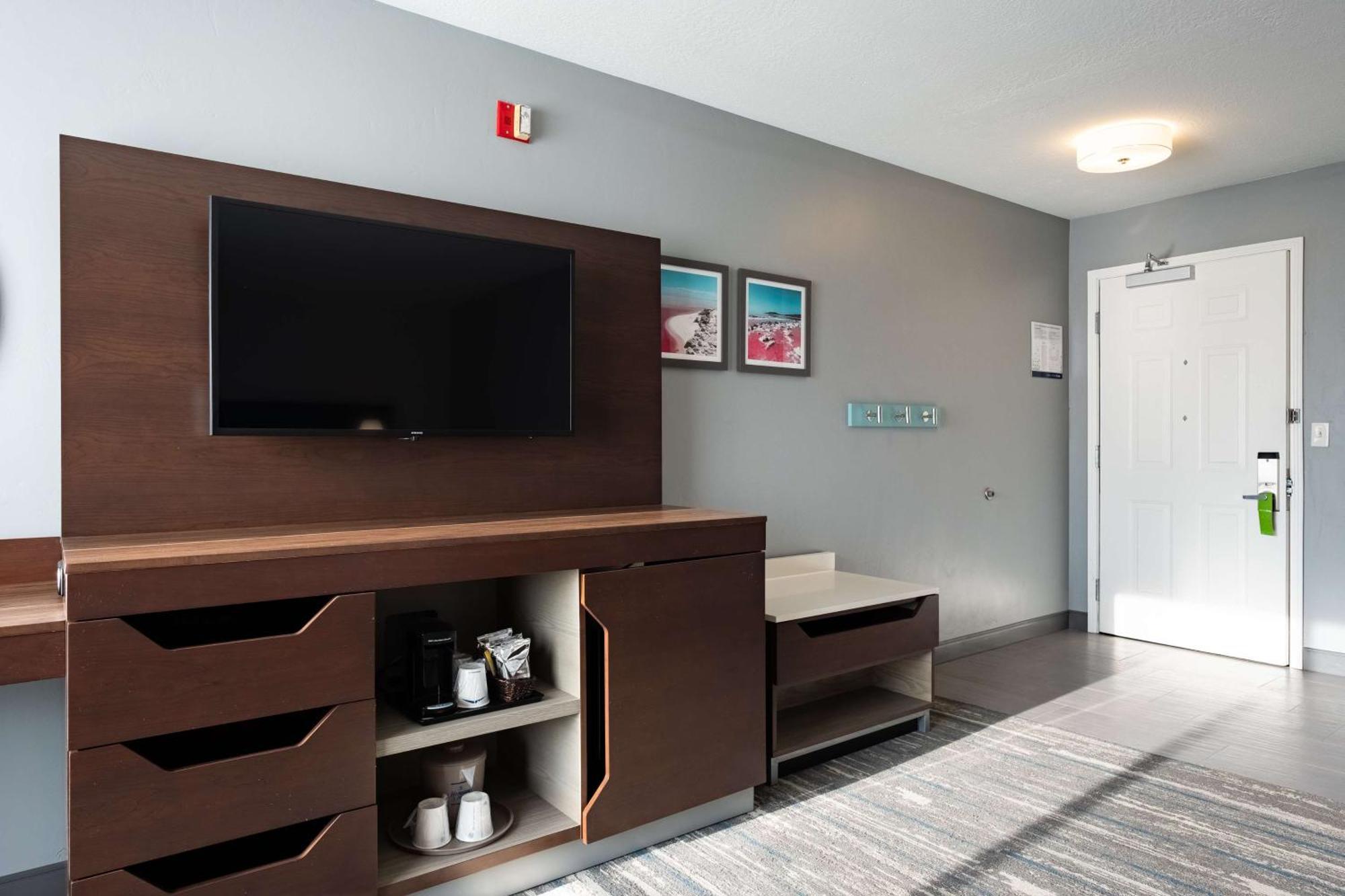 King Room Mobility Access or Non-Smoking