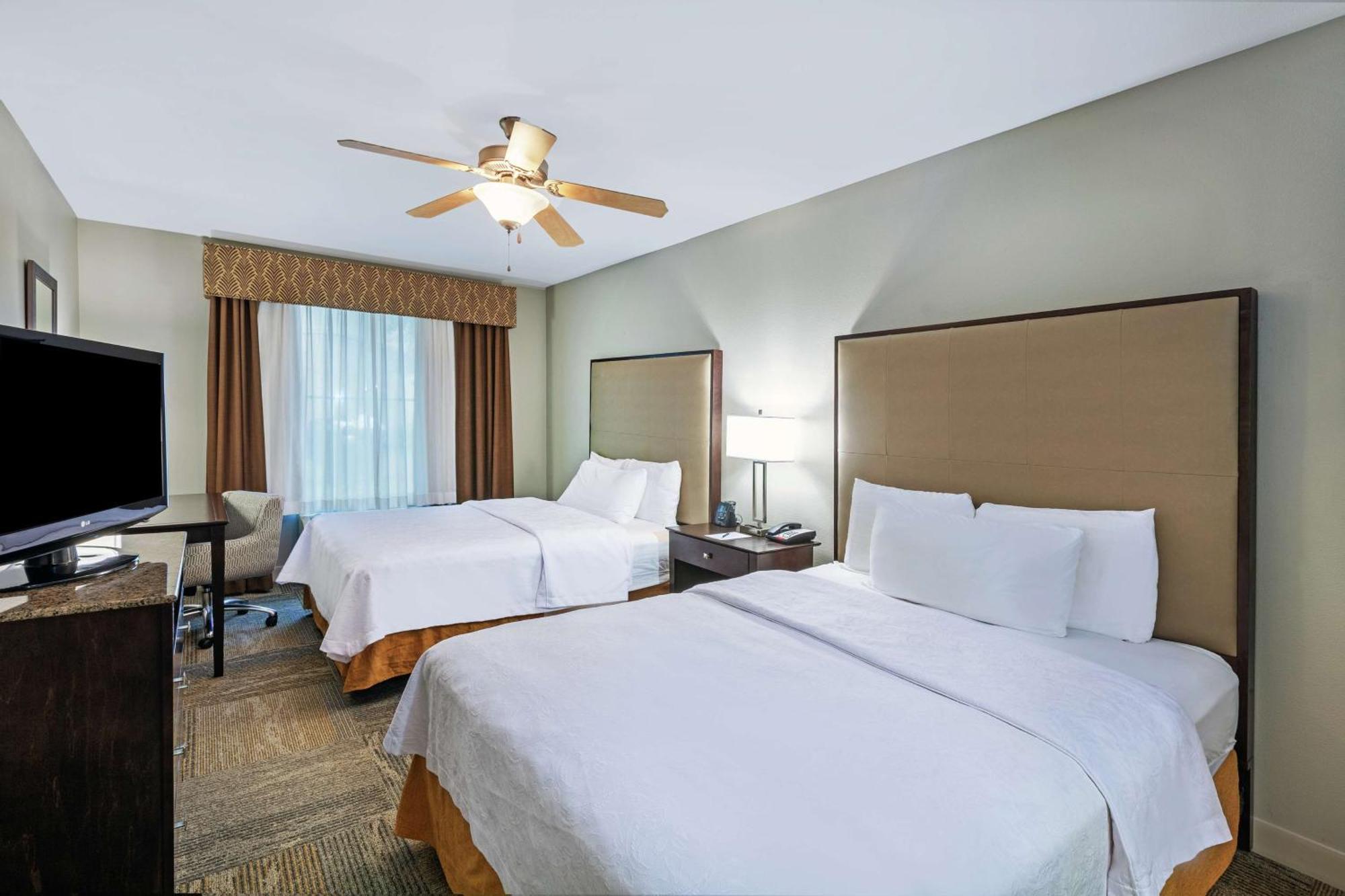 One-Bedroom Queen Suite with Two Queen Beds - Non-Smoking