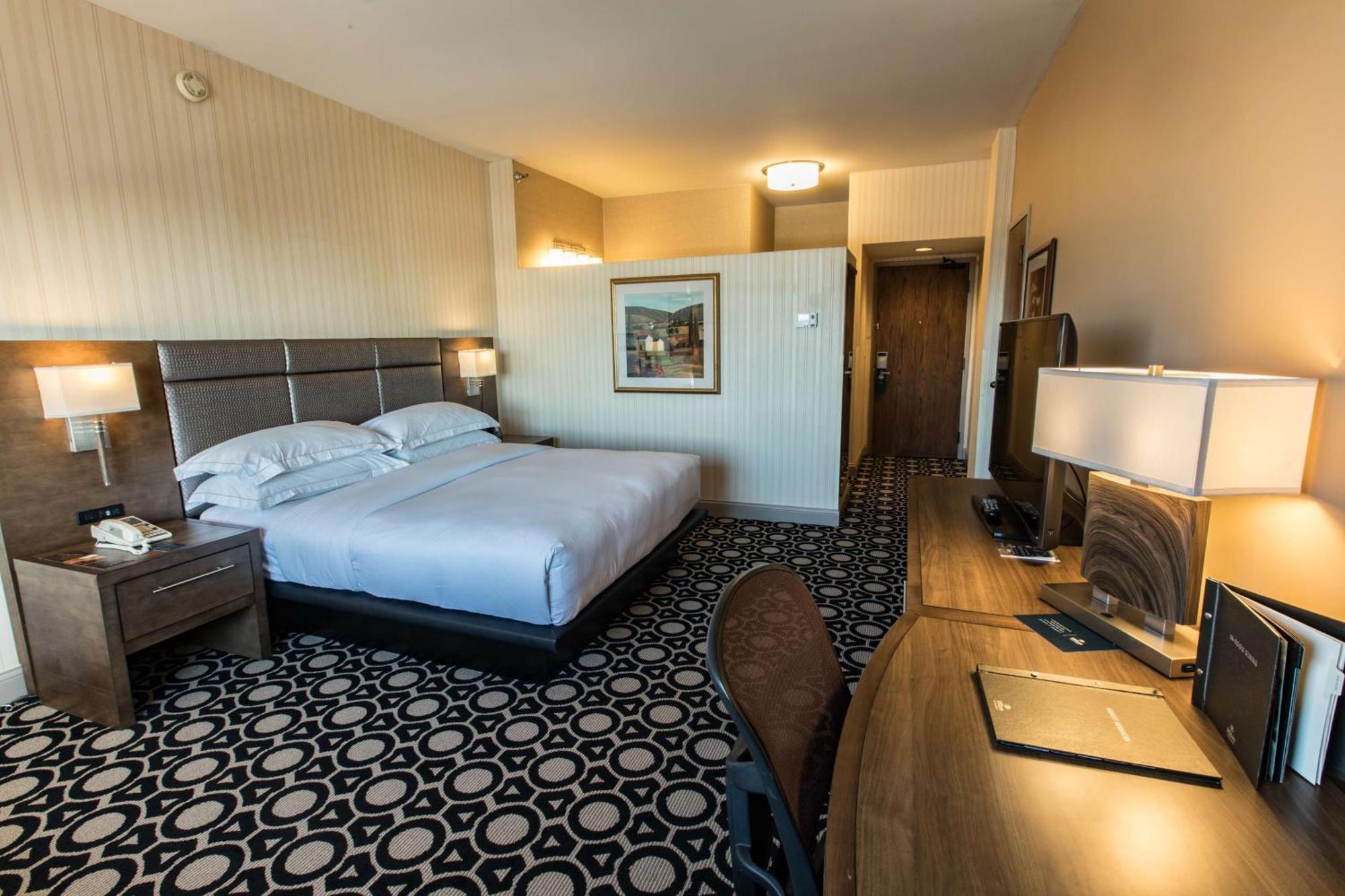 King Room Tub Mobility Hearing Access