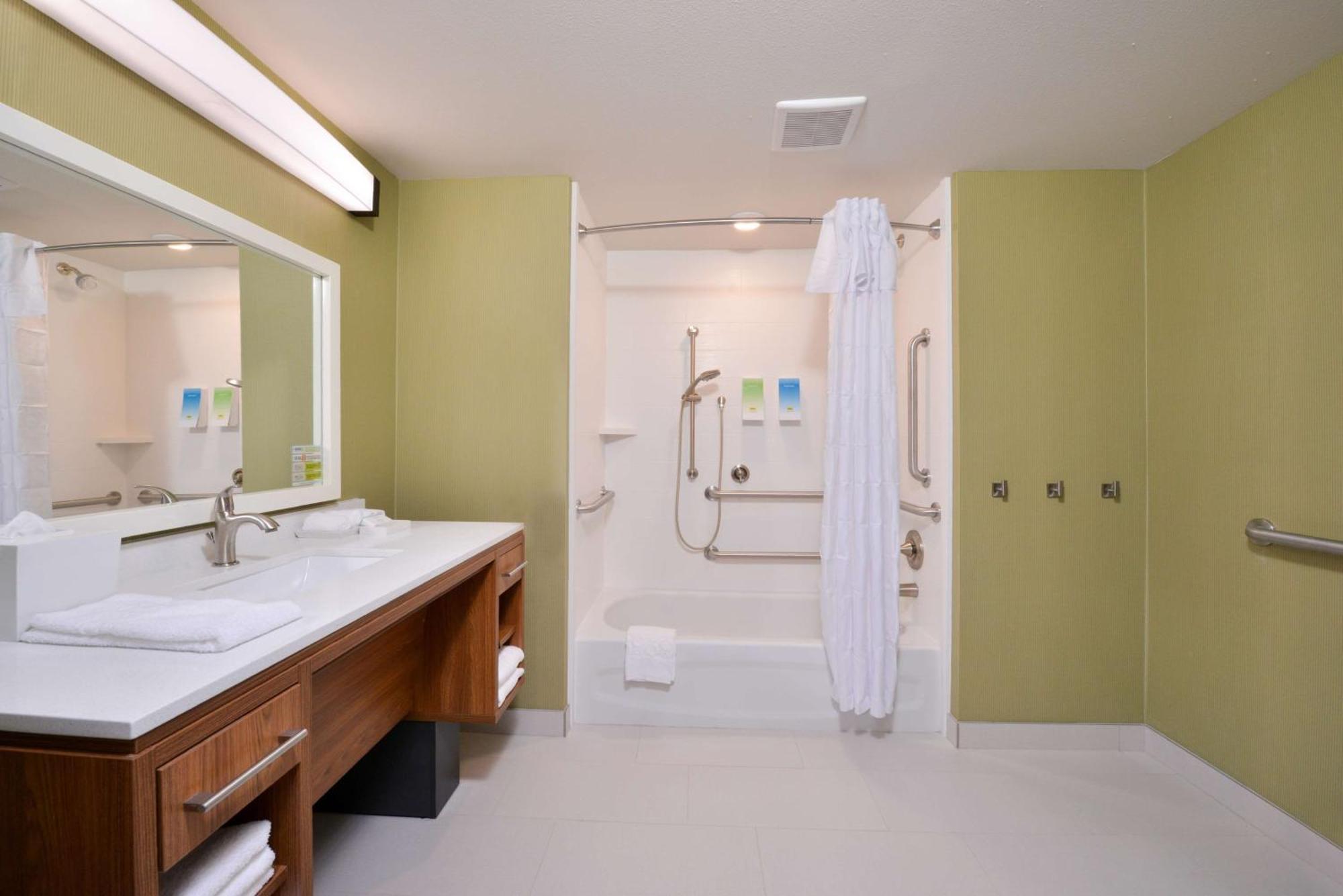 King Studio Suite - Mobility Access/Non-Smoking