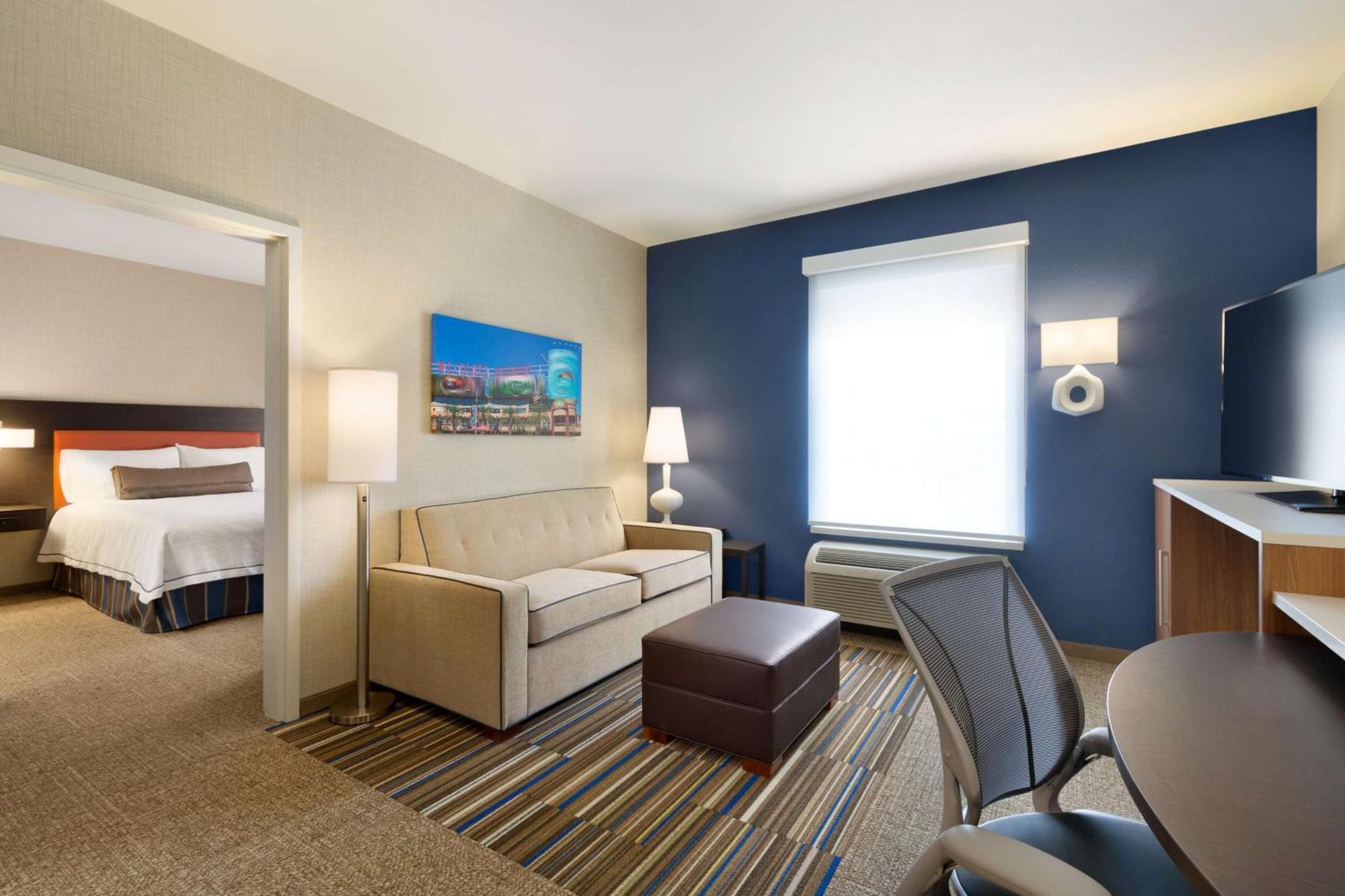 One-Bedroom Queen Suite Non-Smoking