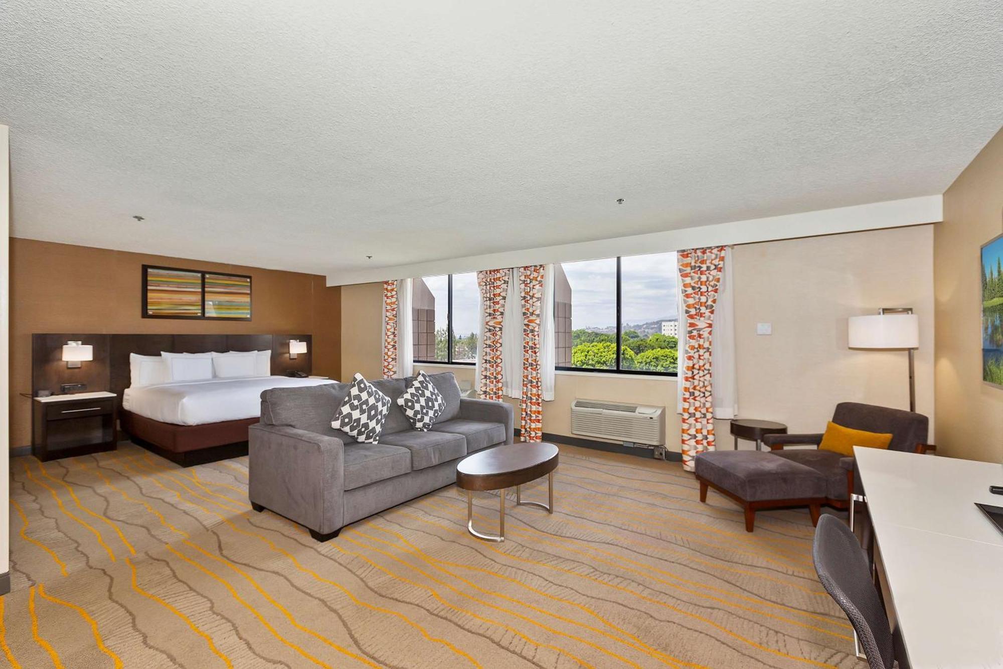 Junior King Suite with Seating Area