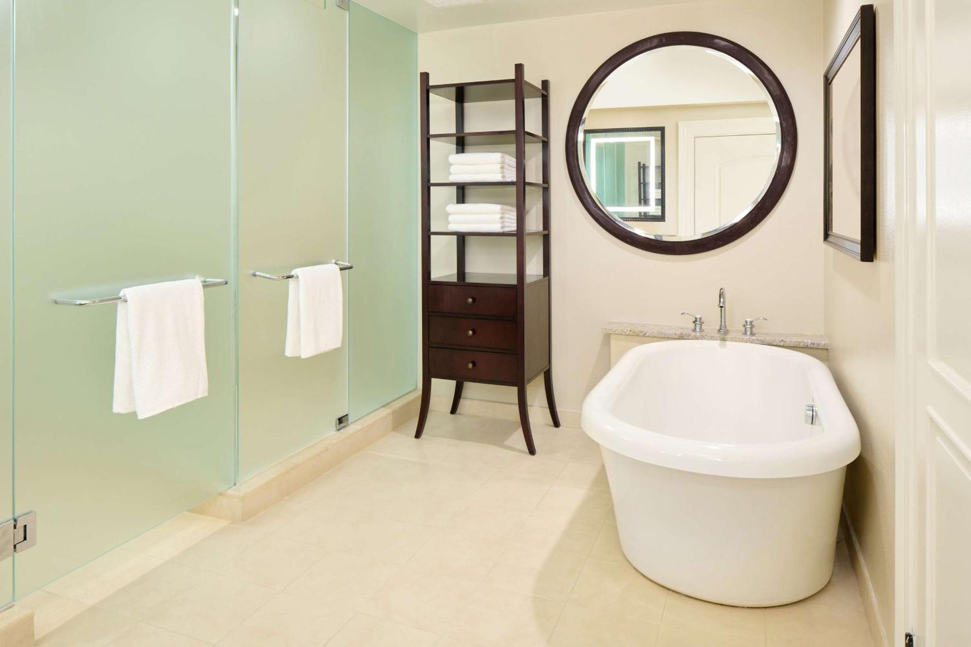 Suite King Deluxe con 1 Camera da Letto e Vista Resort