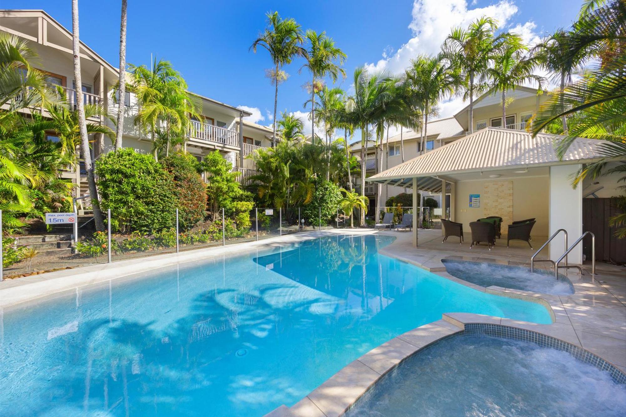 Four-Bedroom Split Level Apartment with Balcony
