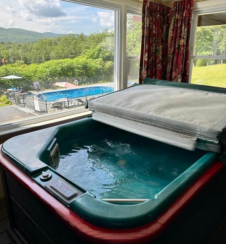 1 King Bed Sofa Bed Fireplace Hot-Tub