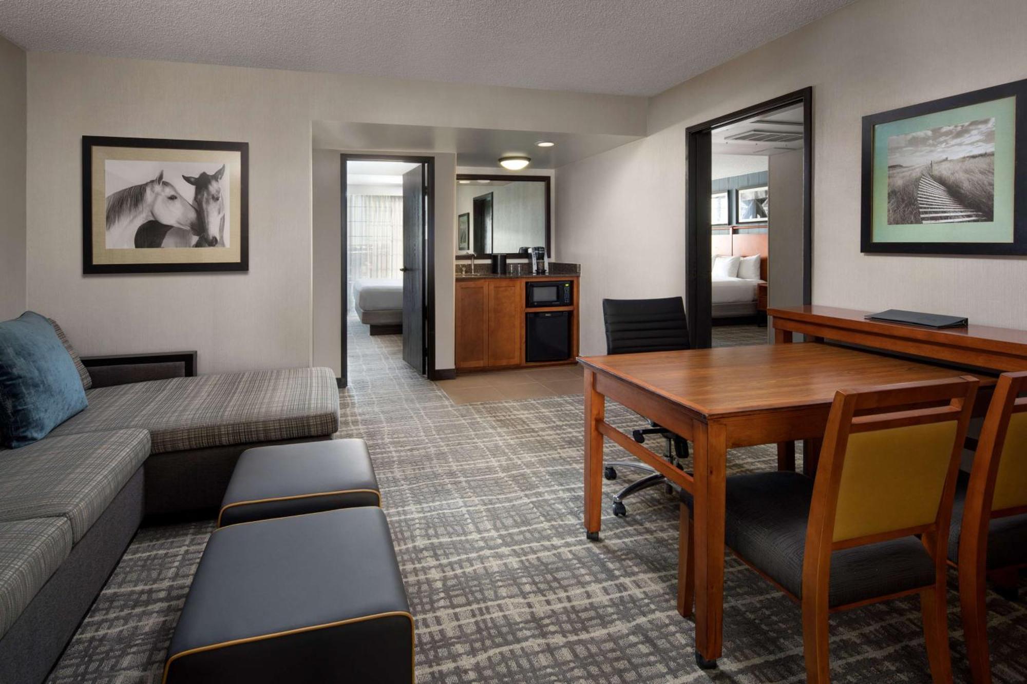 Two Bedroom Suite with King Bed and Queen Bed,1551977740:JPEG