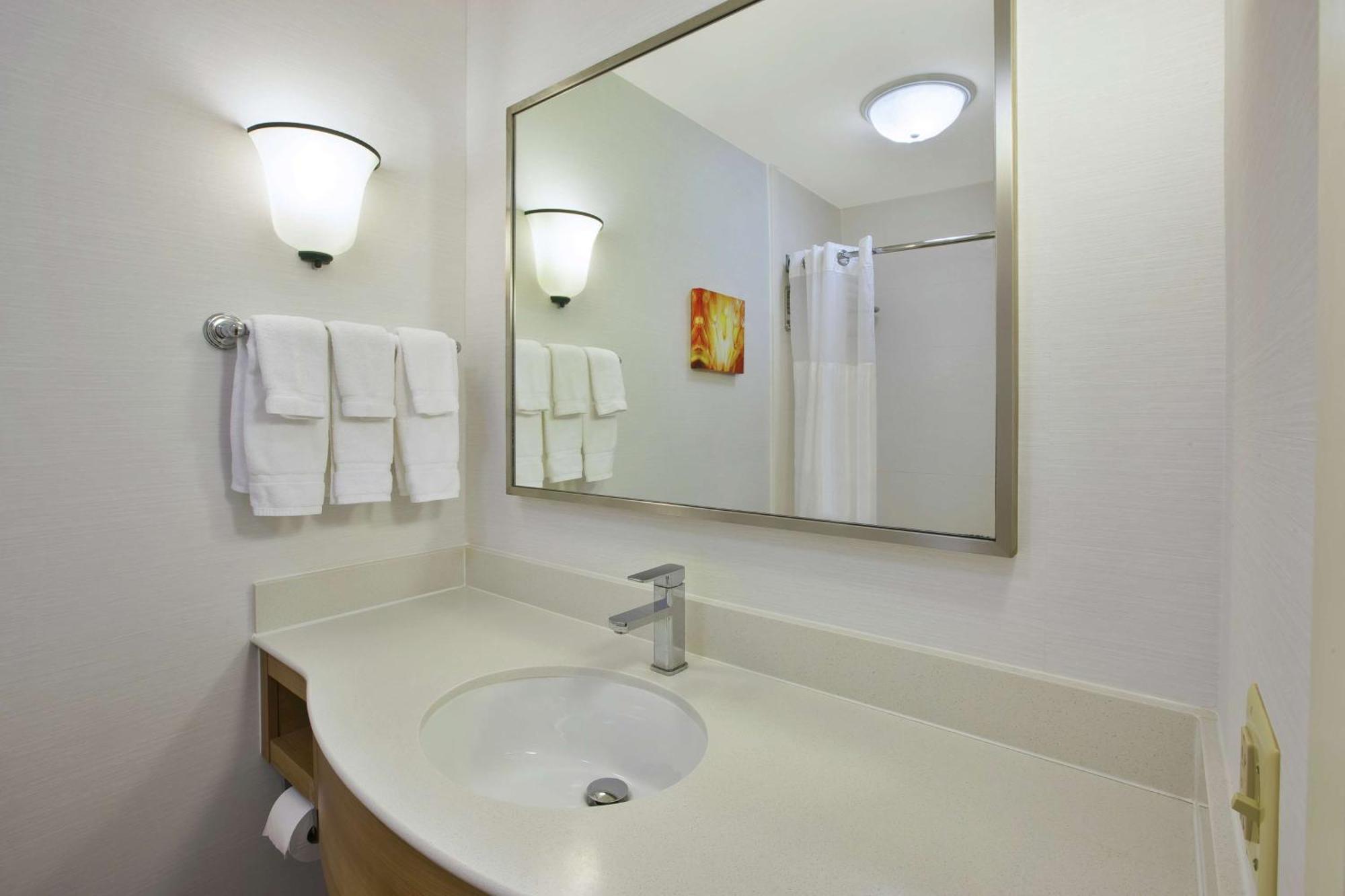 Deluxe Queen Room Two Queen Beds Lake View