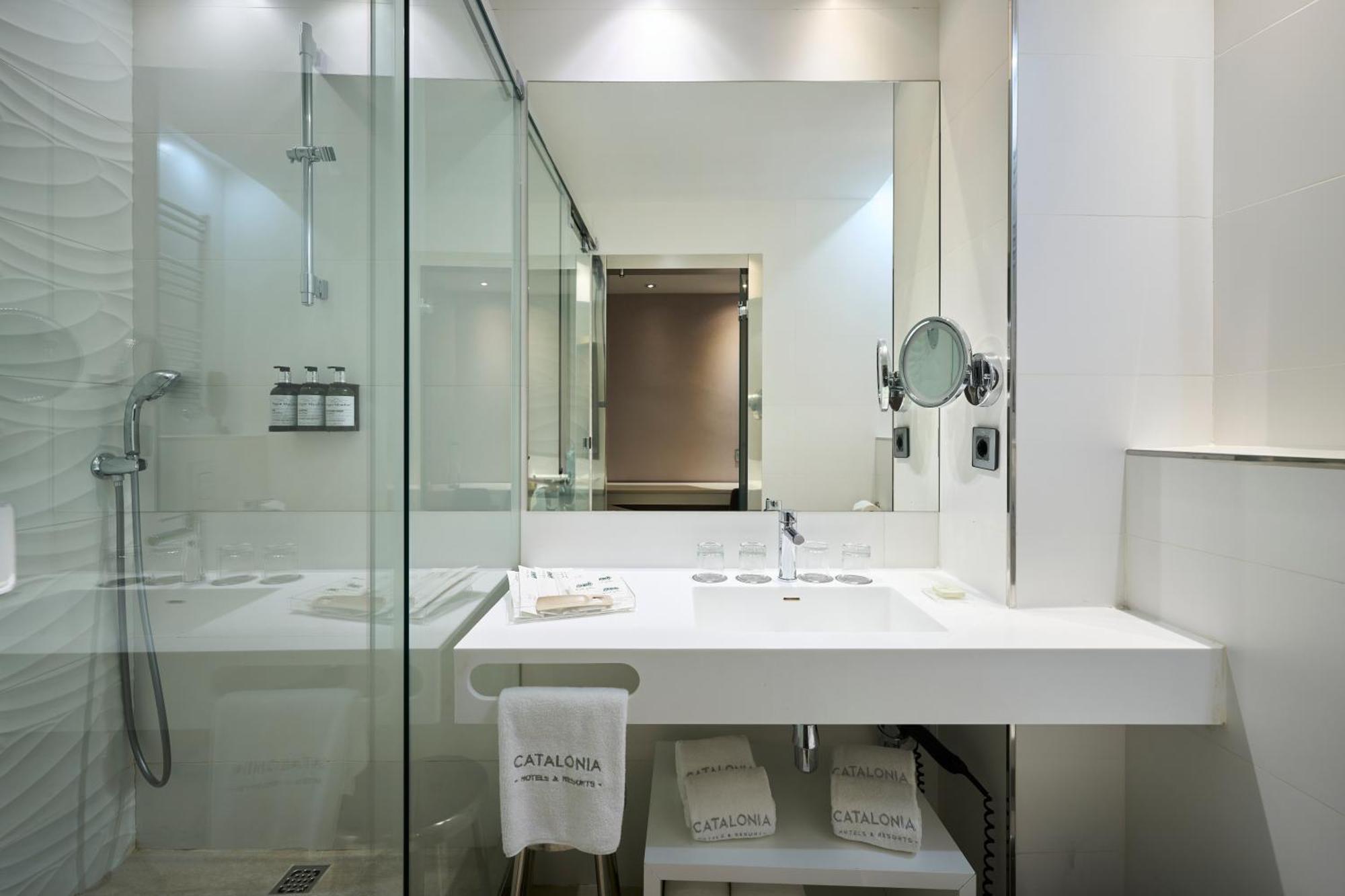 Quadruple Room (2 Adults + 2 Children)