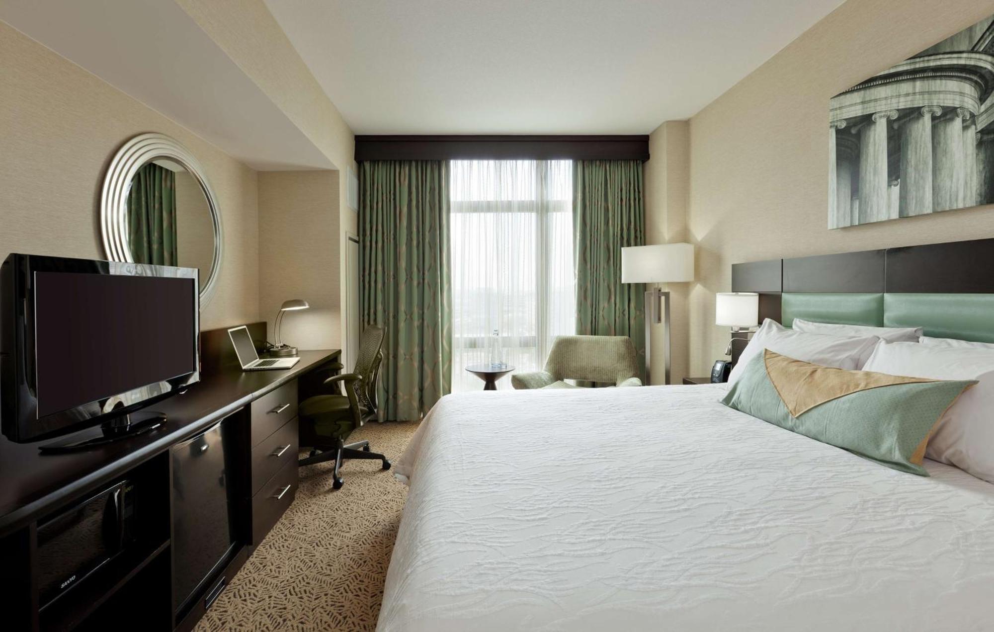 King Room with Tub - Mobility and Hearing Access
