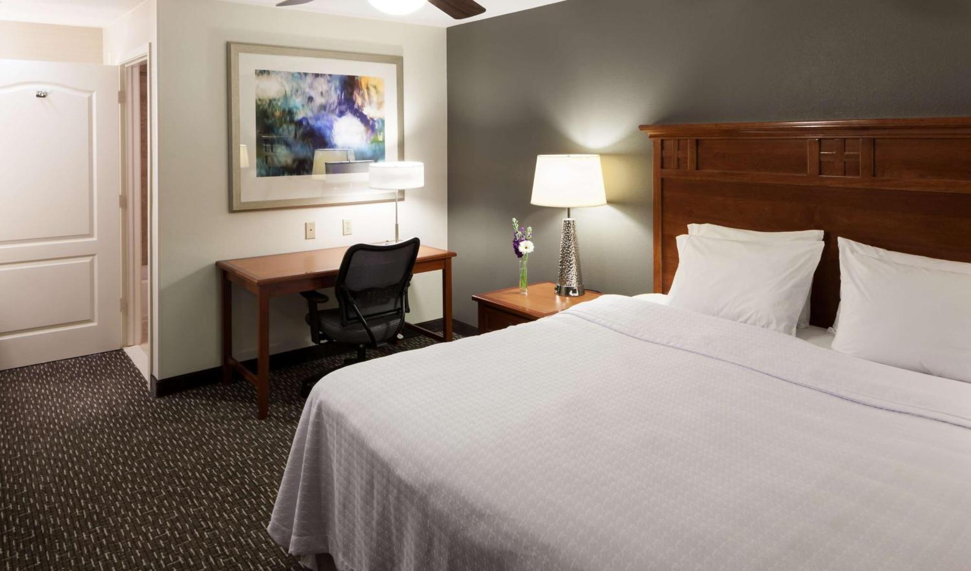 One-Bedroom King Suite - Non-Smoking
