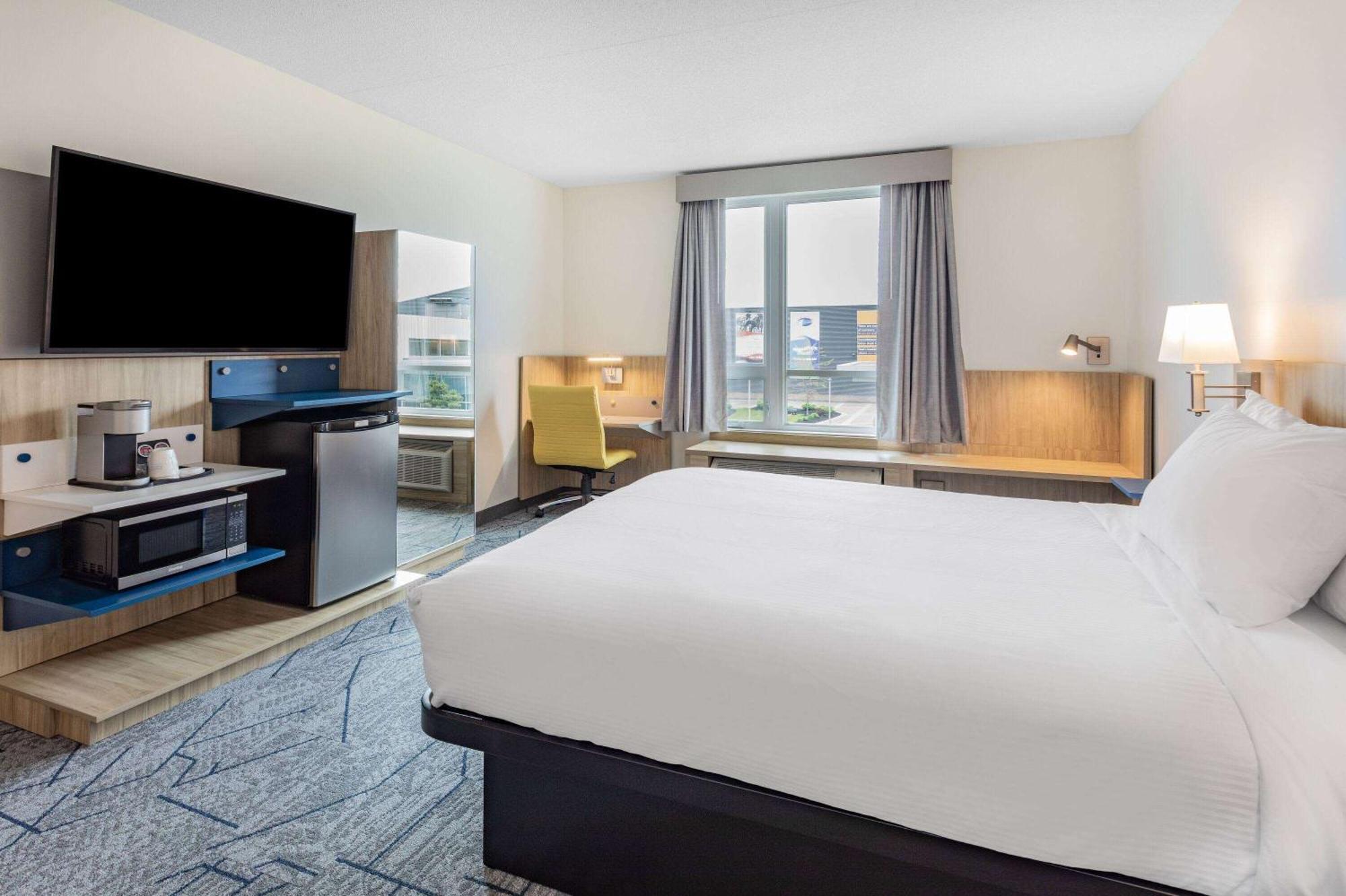 1 Queen Bed, Ocean View, Non-Smoking