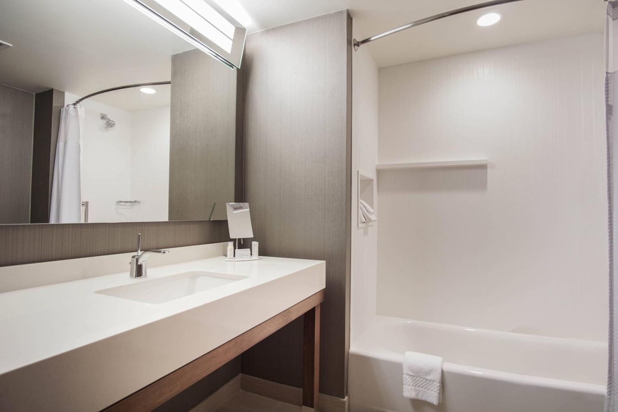 Queen Room Two Queen Beds Hearing Accessible