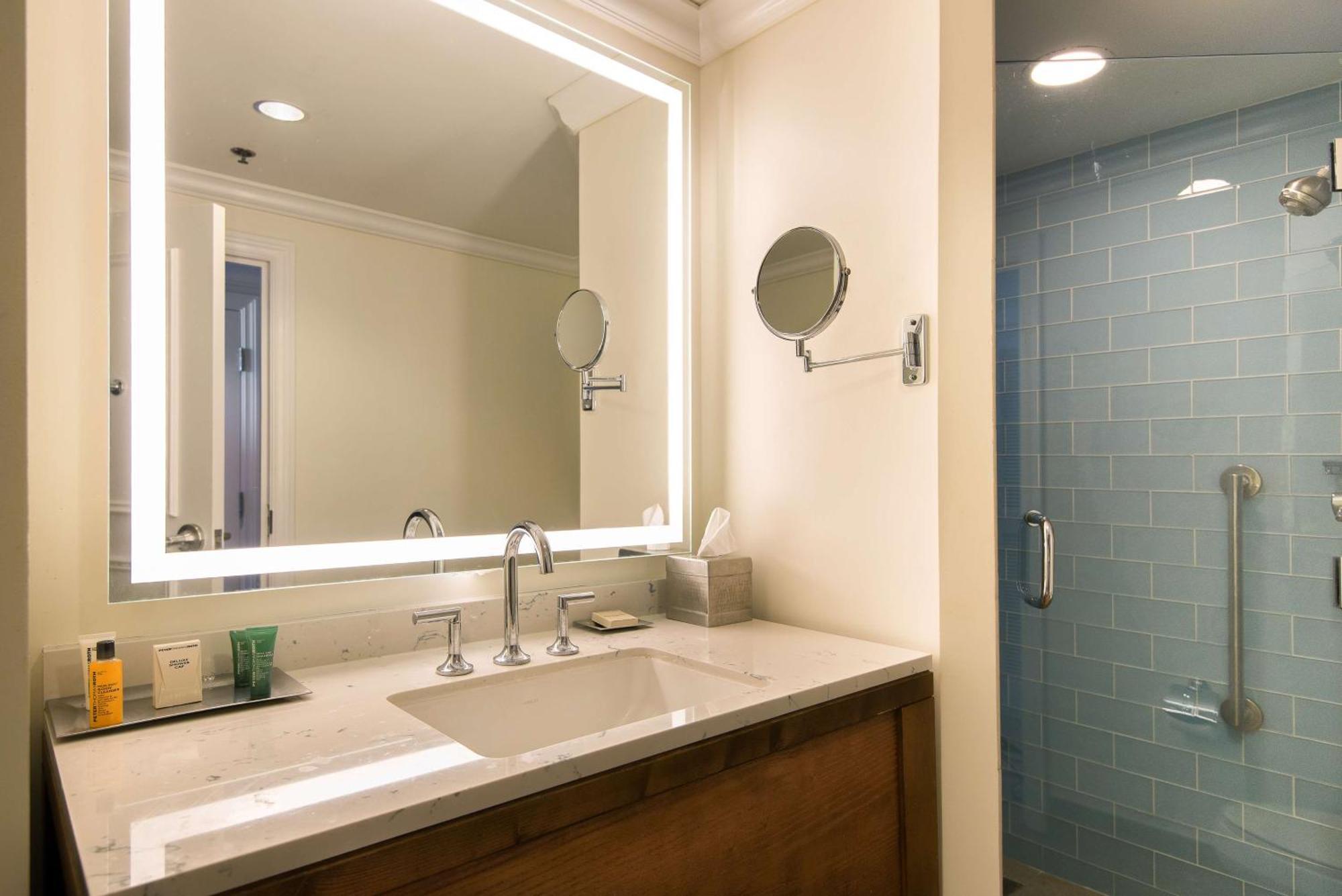 One-Bedroom King Suite with Ocean View