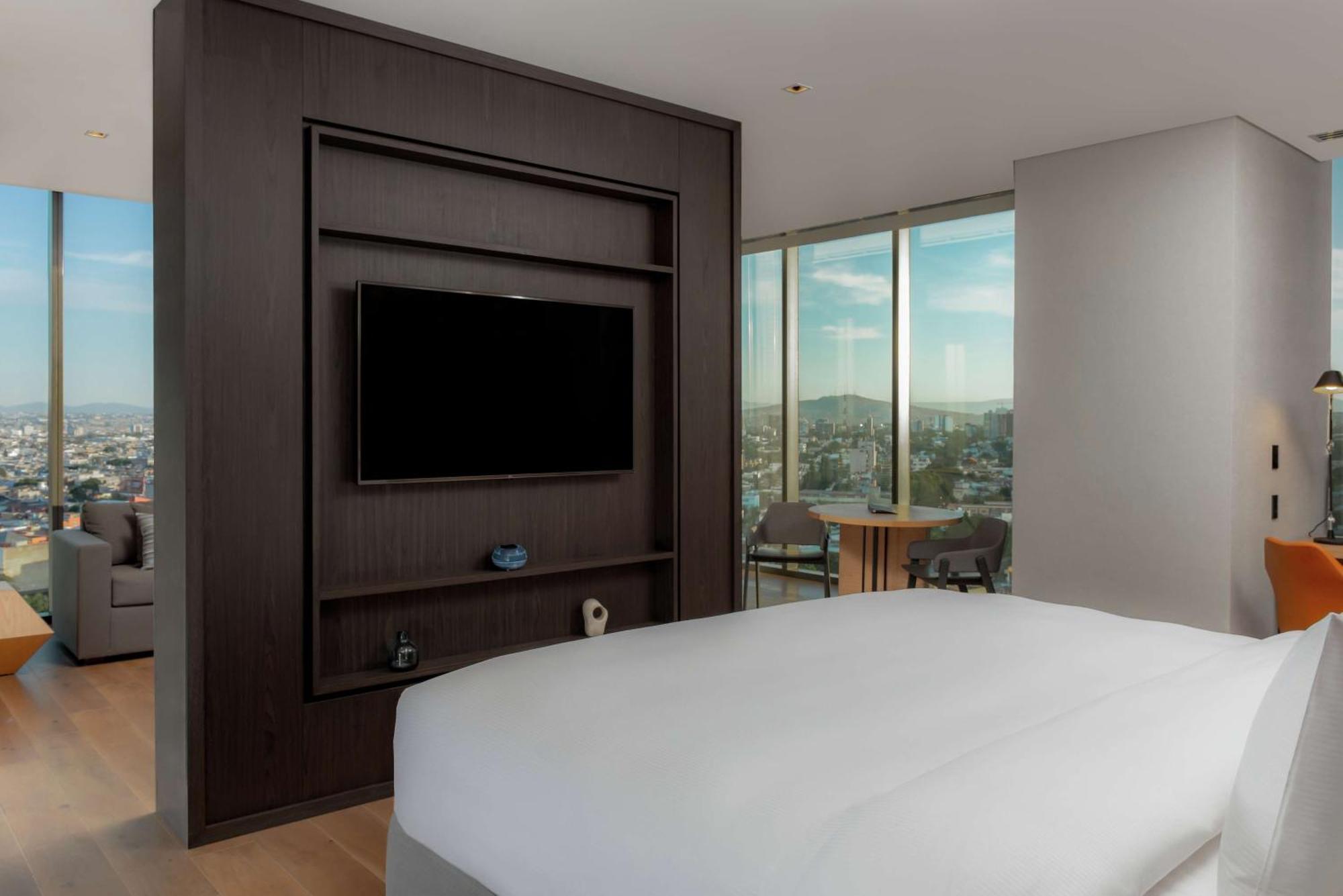 One-Bedroom King Suite