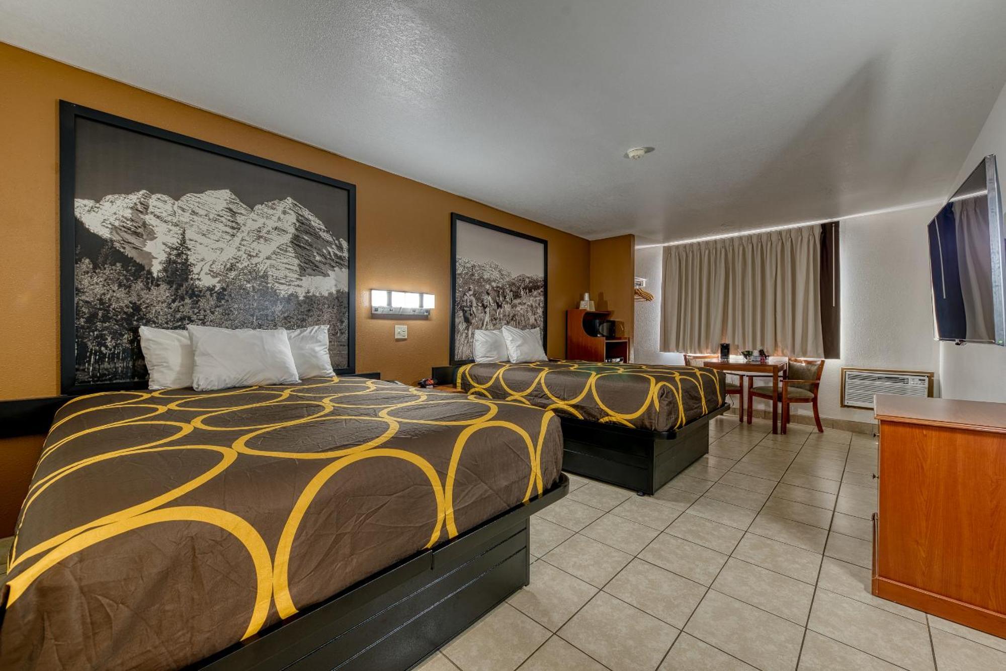 Queen Room with Two Queen Beds - Dog Friendly/Non-Smoking