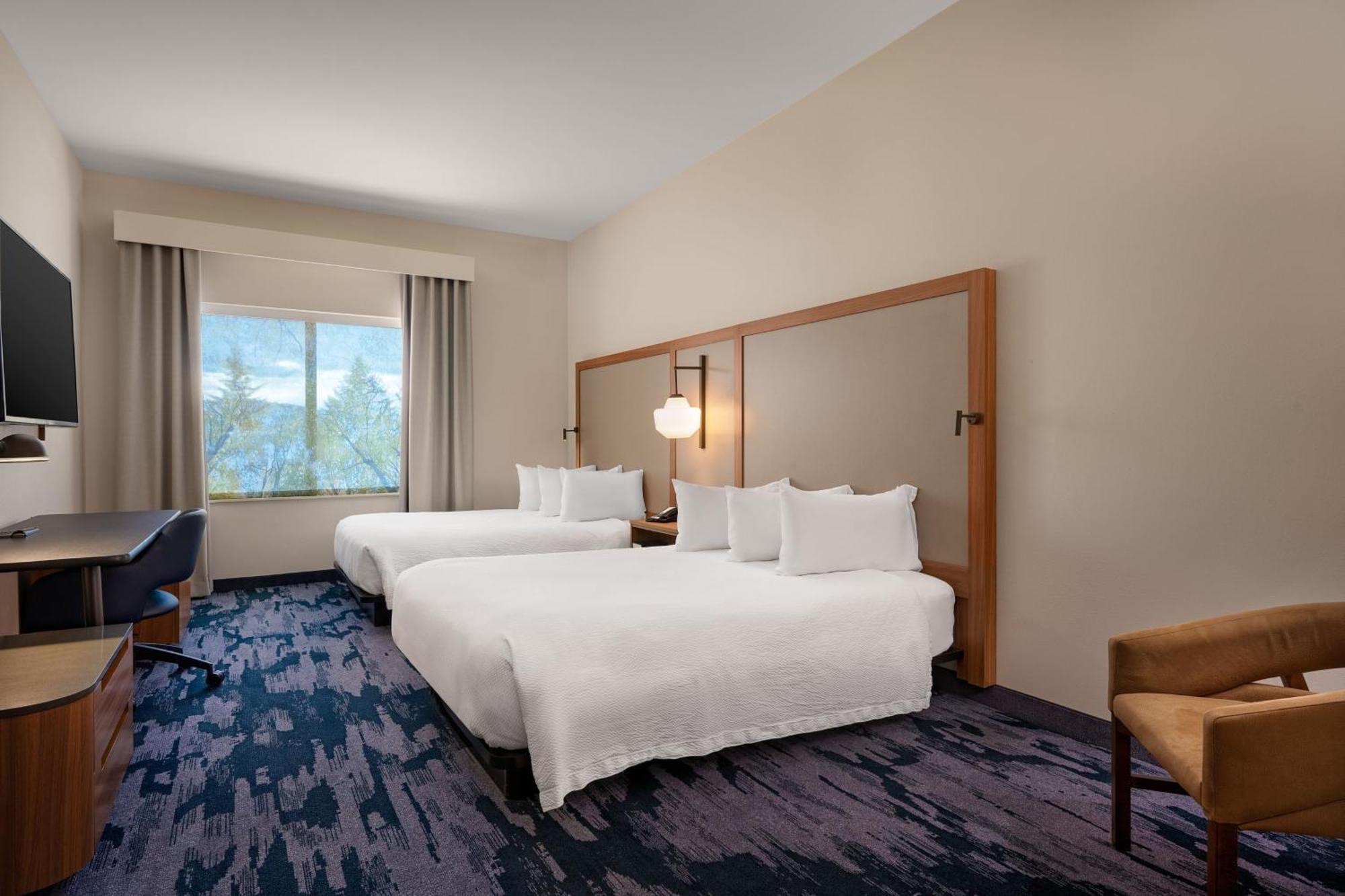 Queen Room with Two Queen Beds and Bathtub - Mobility Access