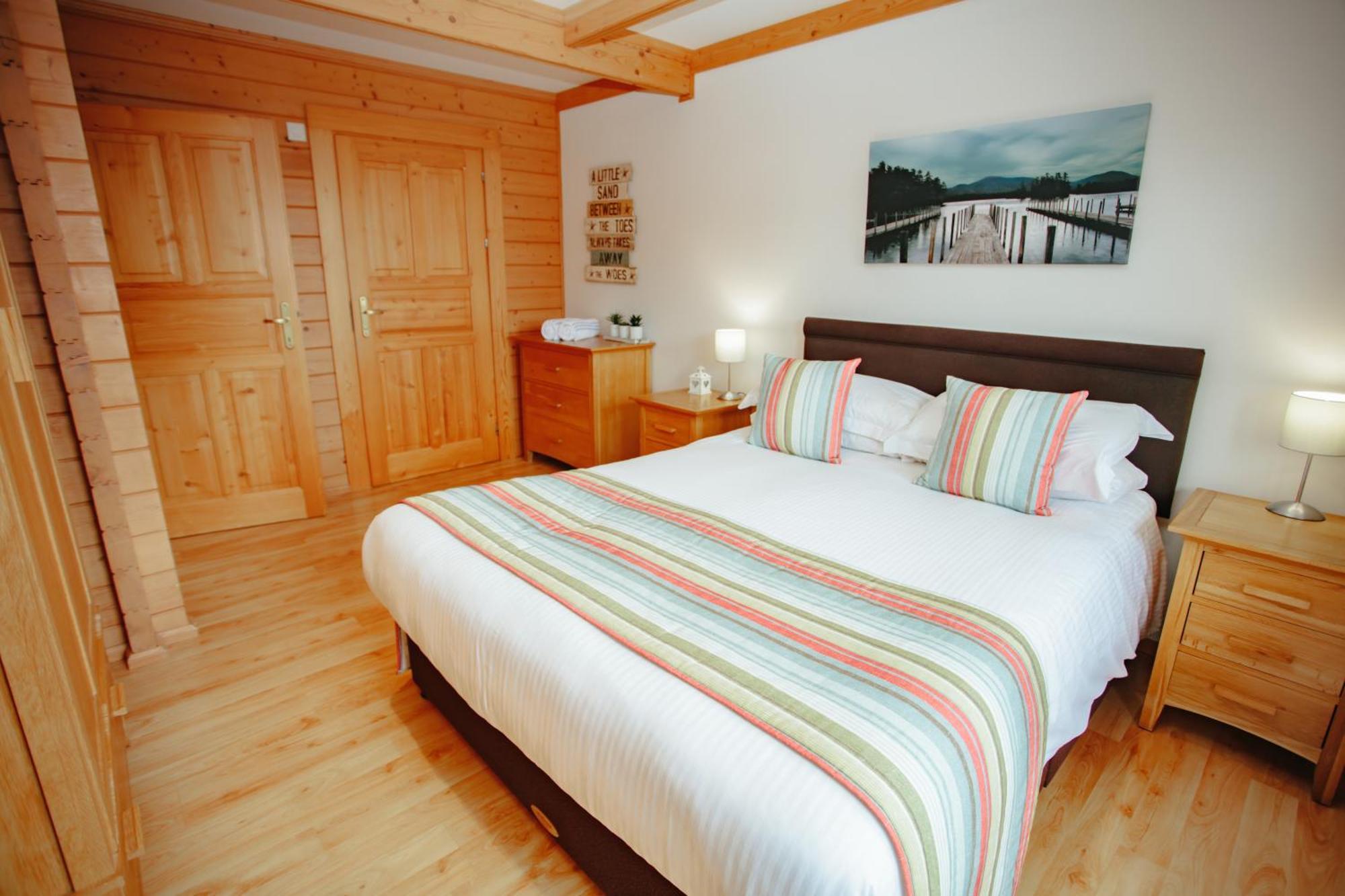 Scandinavian 2 Bedroom Lodge - Dog Friendly
