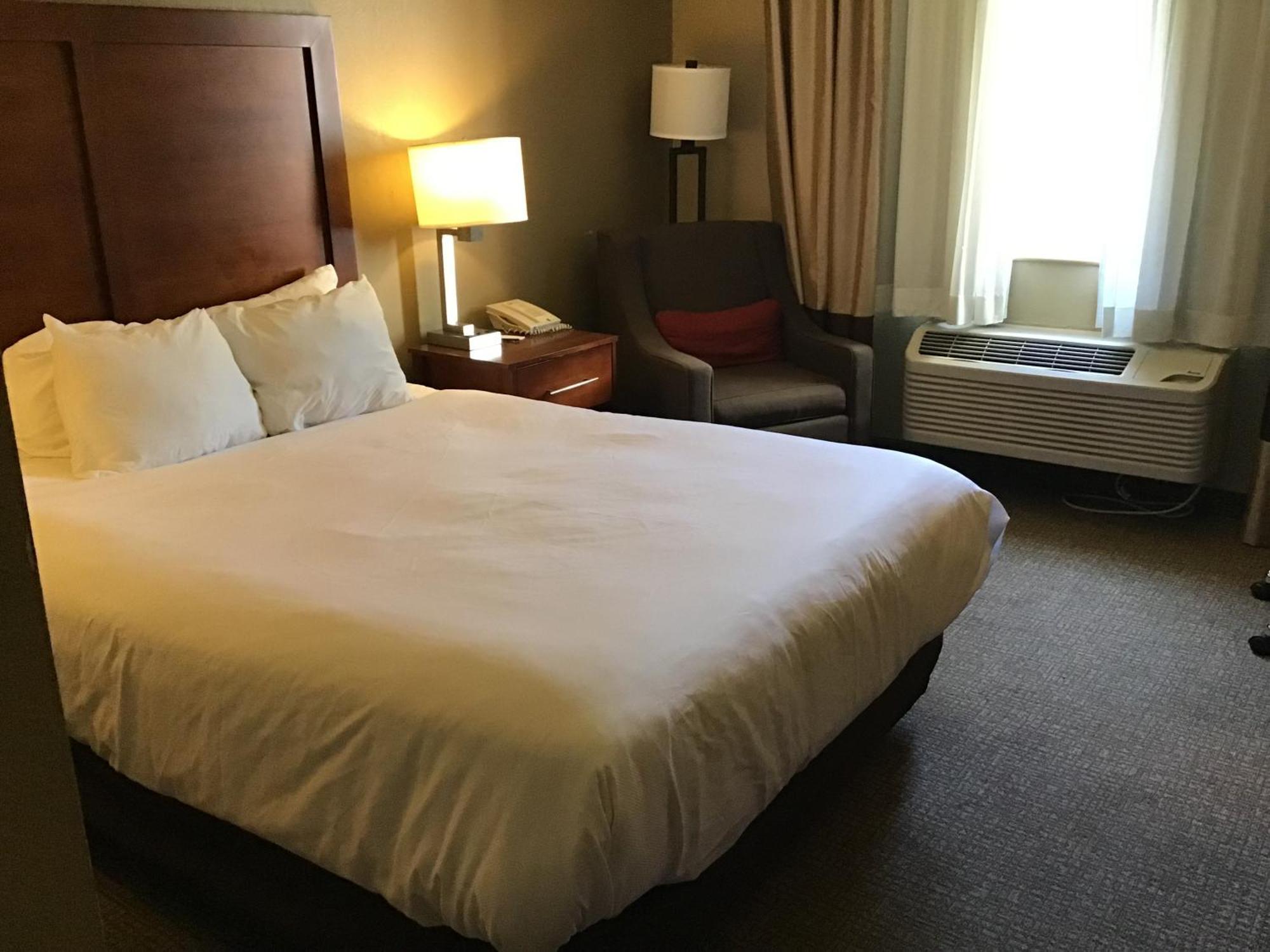 Queen Room - Accessible/Non-Smoking