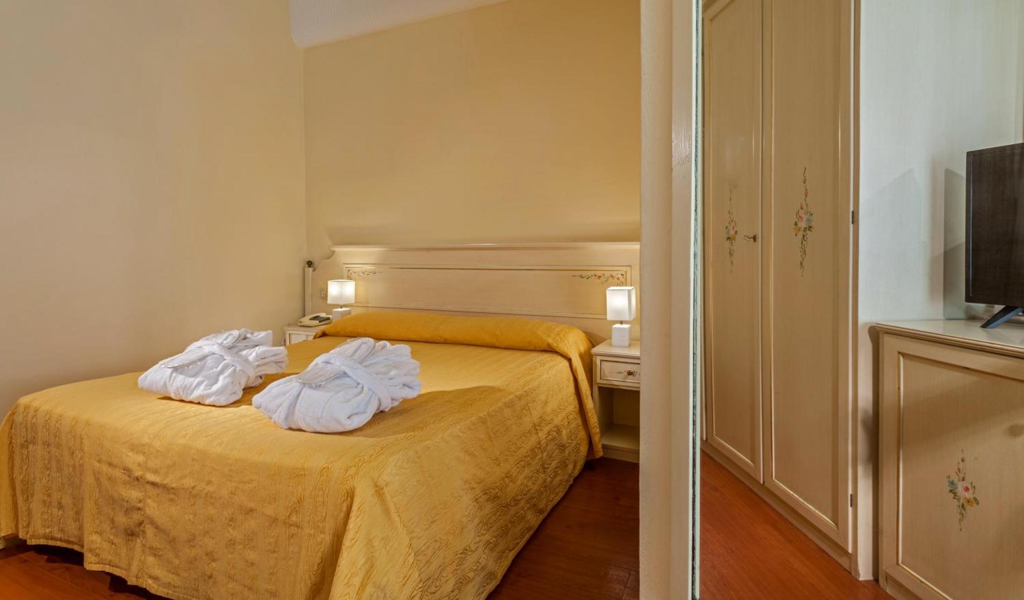 Double or Twin Room,1591506715:JPEG