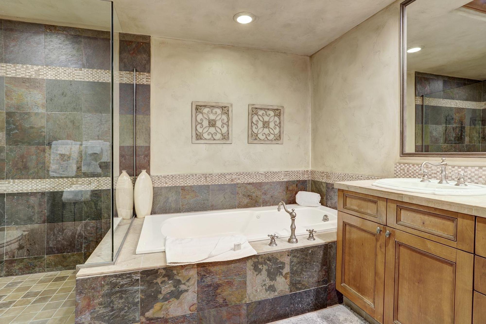 Two-Bedroom Apartment - Settler's Lodge