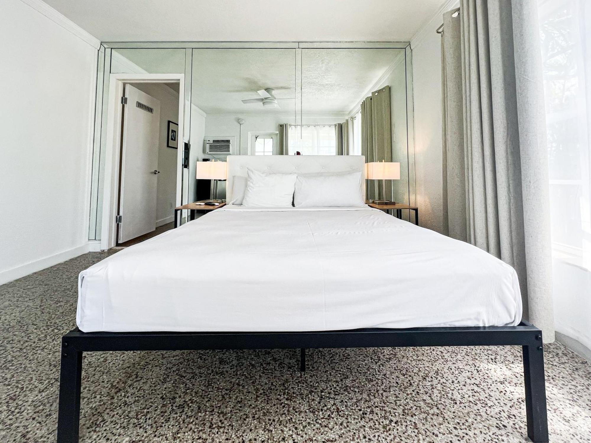 Studio Two Queen Beds