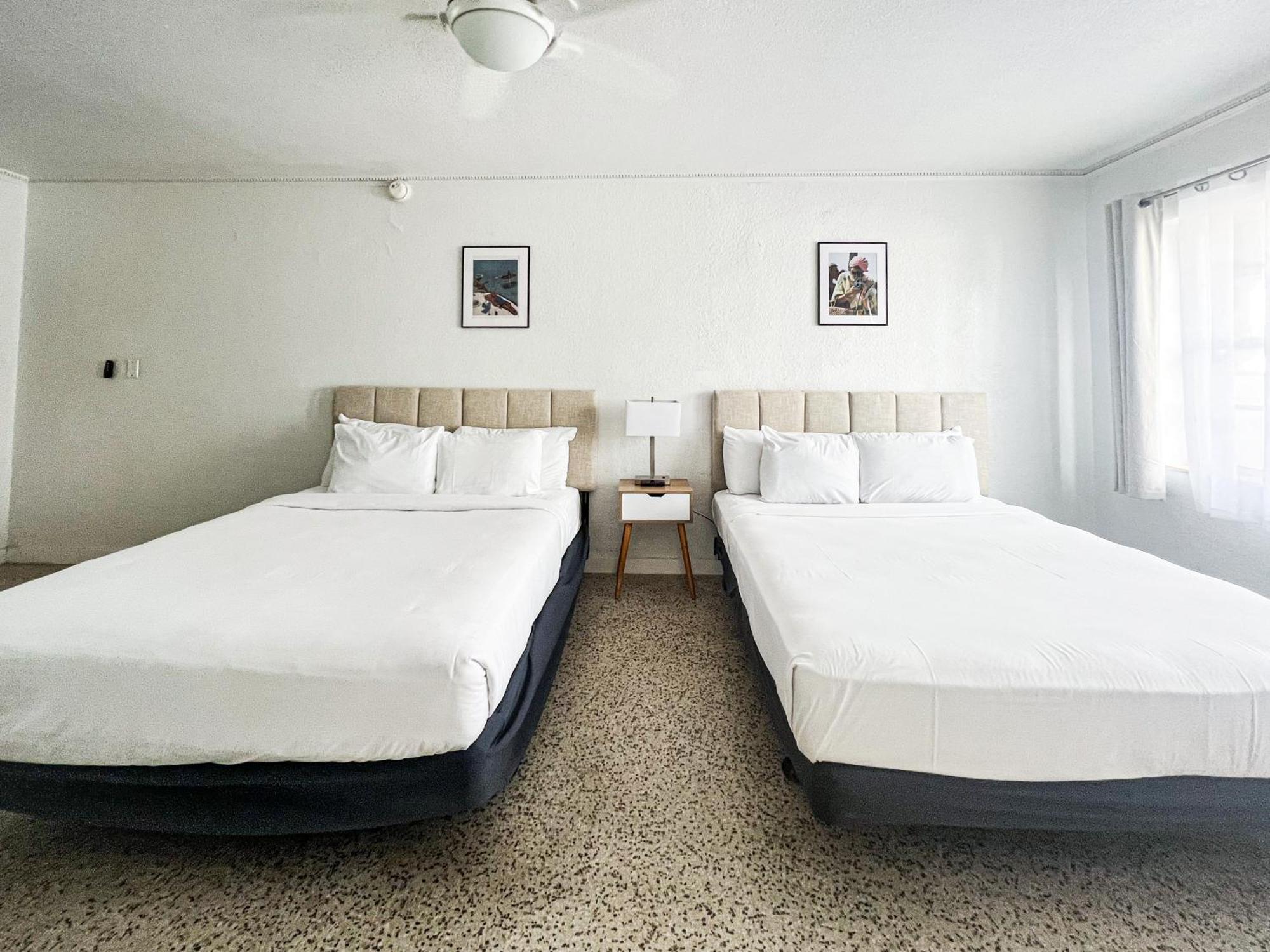 Studio Two Queen Beds