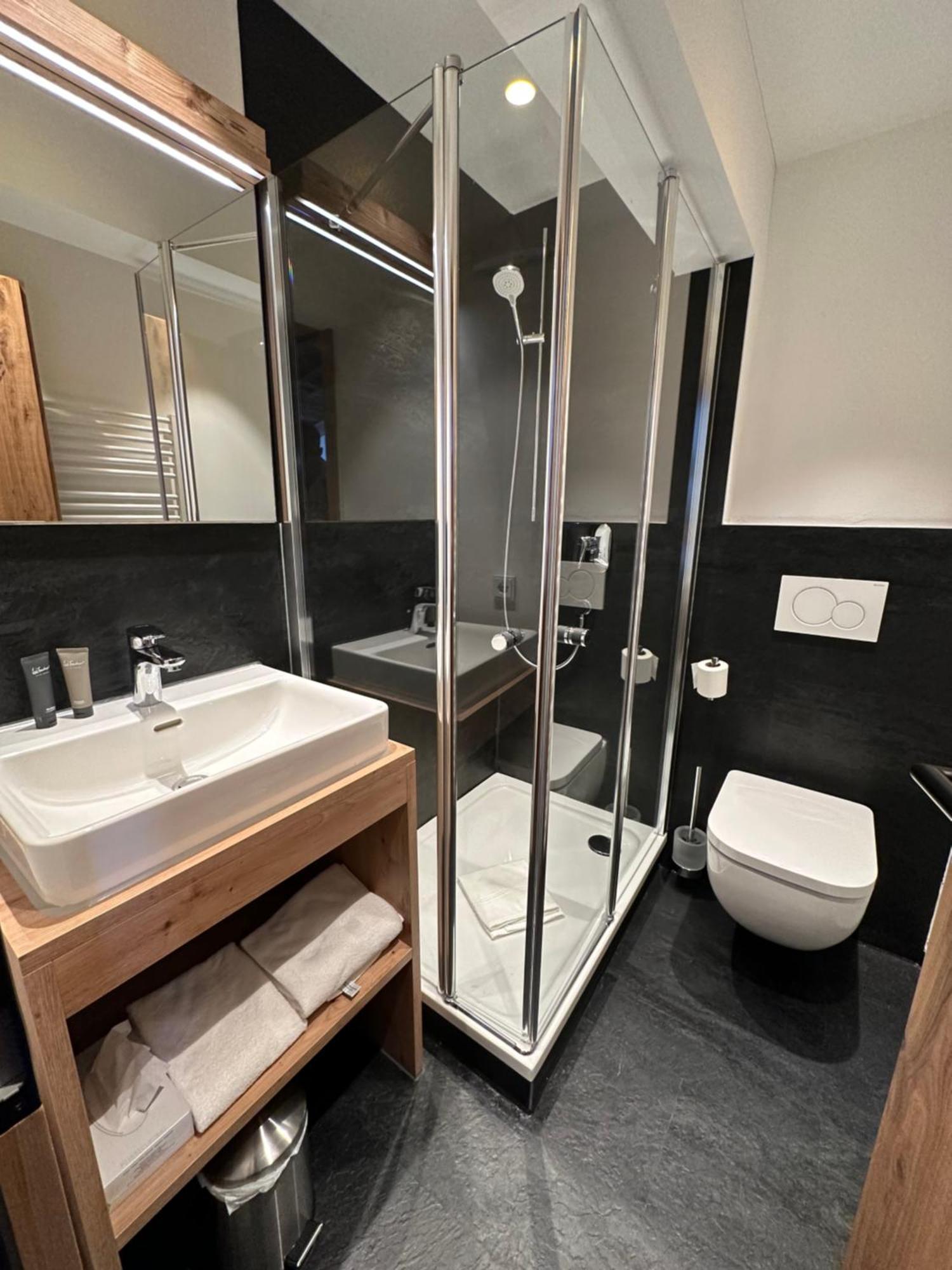 Double Room,1555357765:JPEG