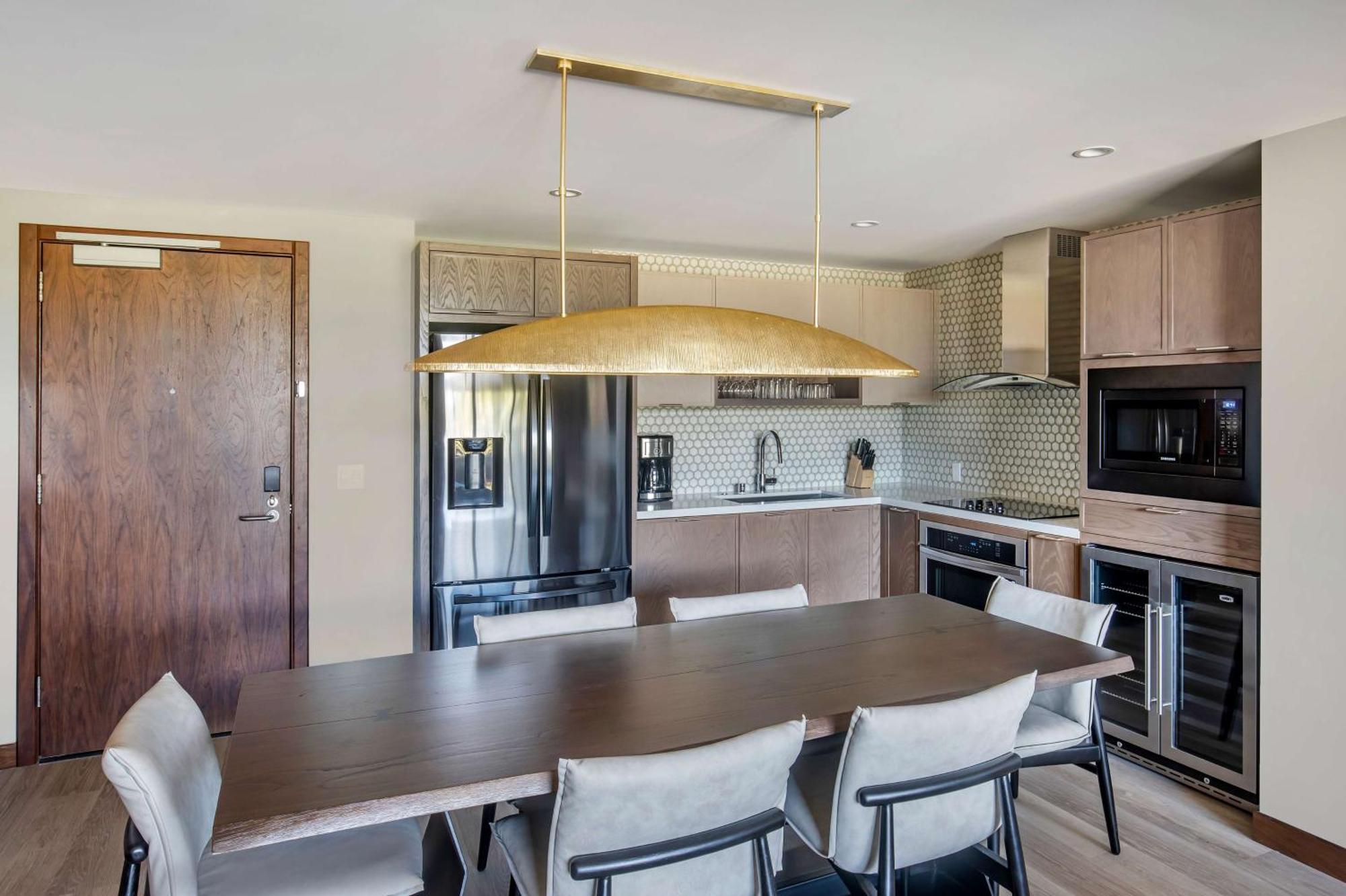 Three-Bedroom Premier Penthouse Suite Ocean View,1557063487:JPEG