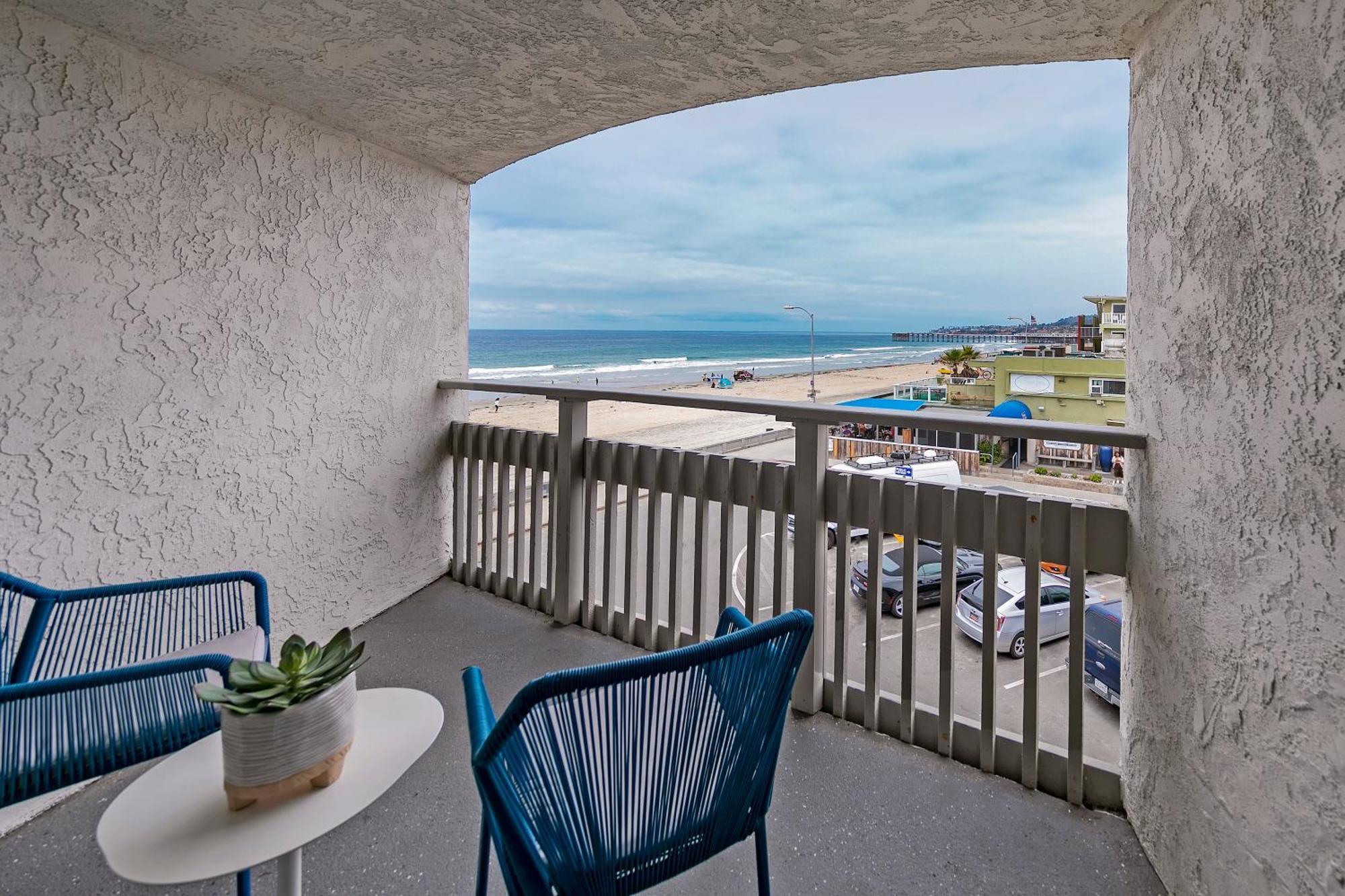 King Room with Partial Ocean View