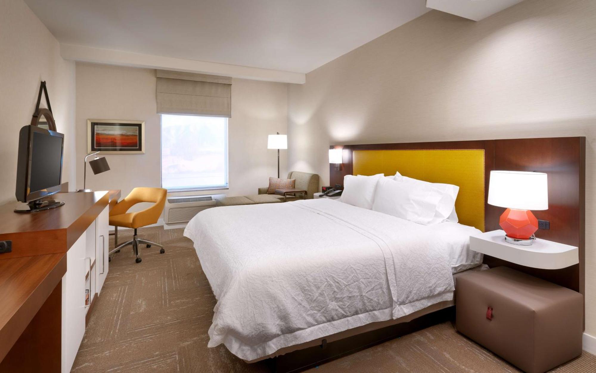 King Room with Accessible Tub - Mobility and Hearing Access/Non-Smoking
