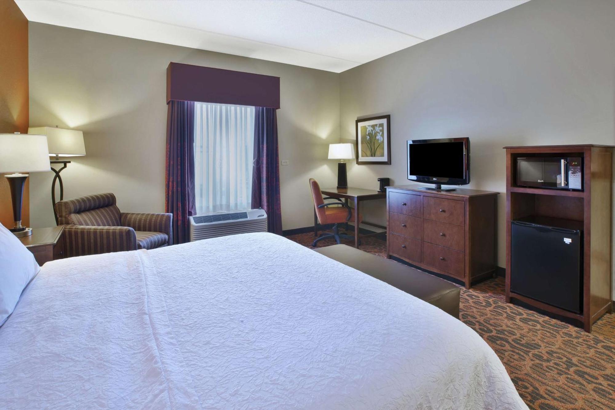 King Room with Accessible Tub - Mobility and Hearing Access/Non-Smoking