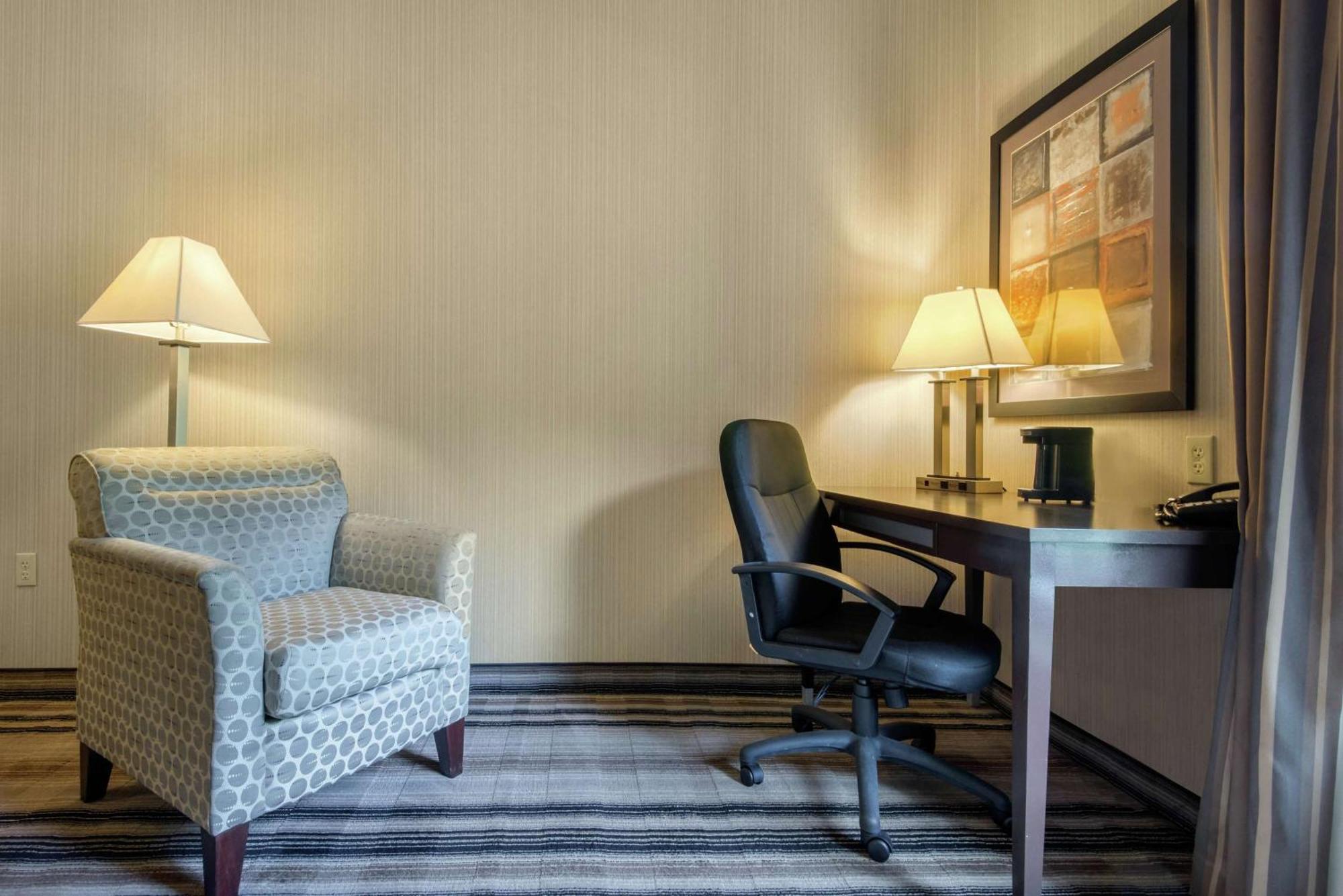 King Room Hearing Access or Non-Smoking