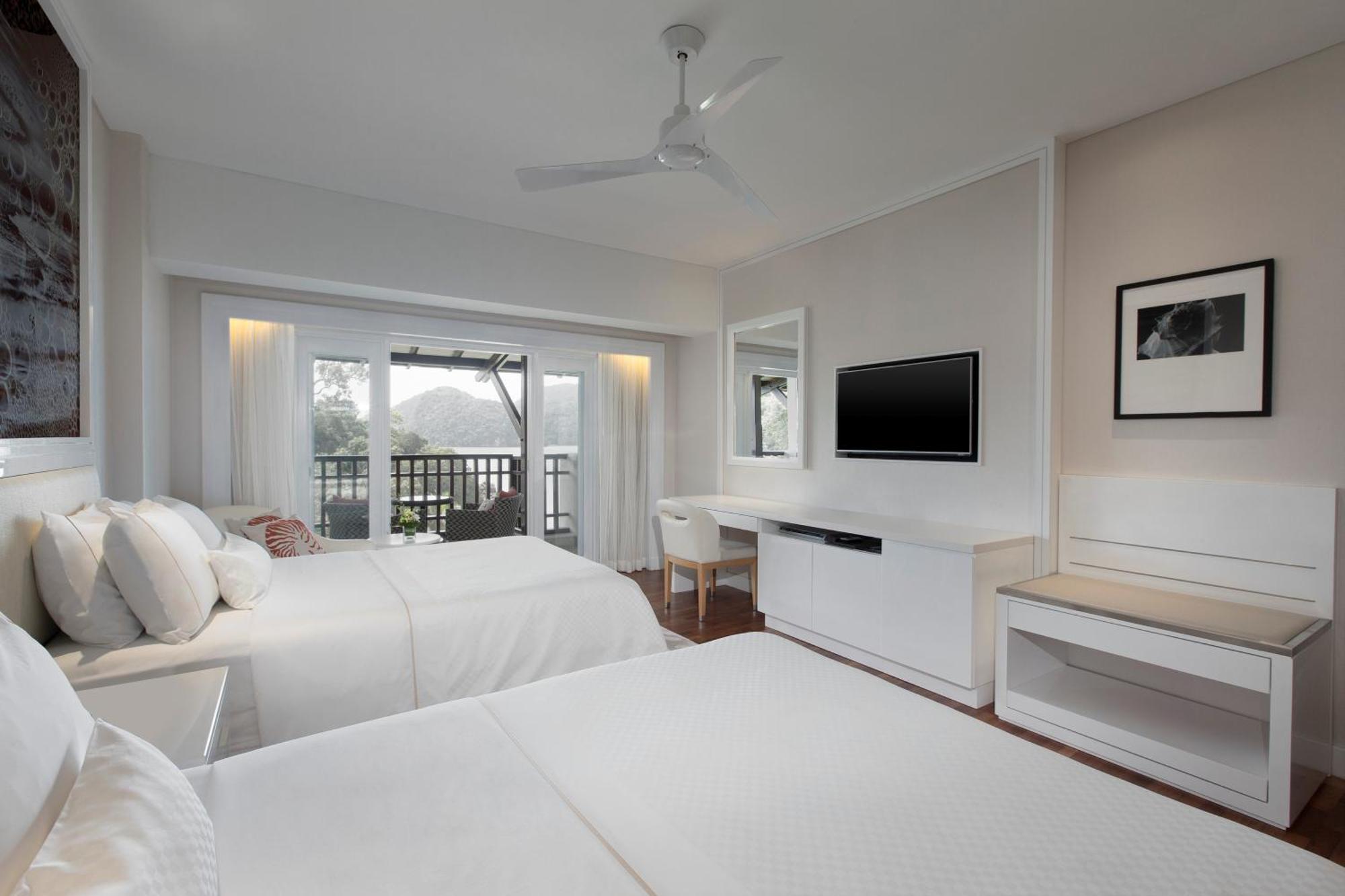Twin Room with Partial Ocean View