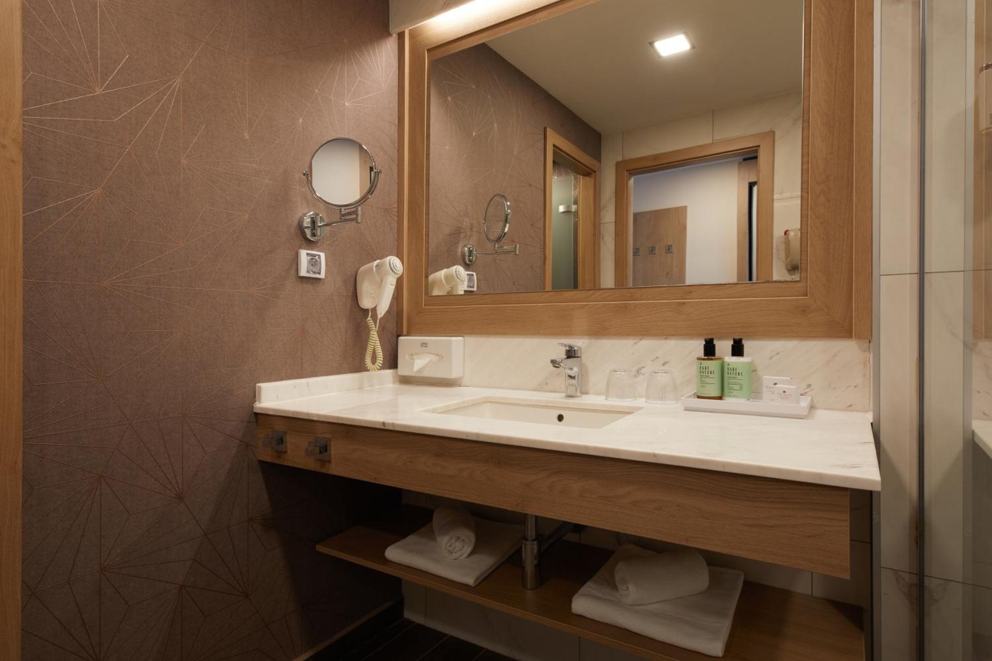 Double Deluxe,1558893562:JPEG