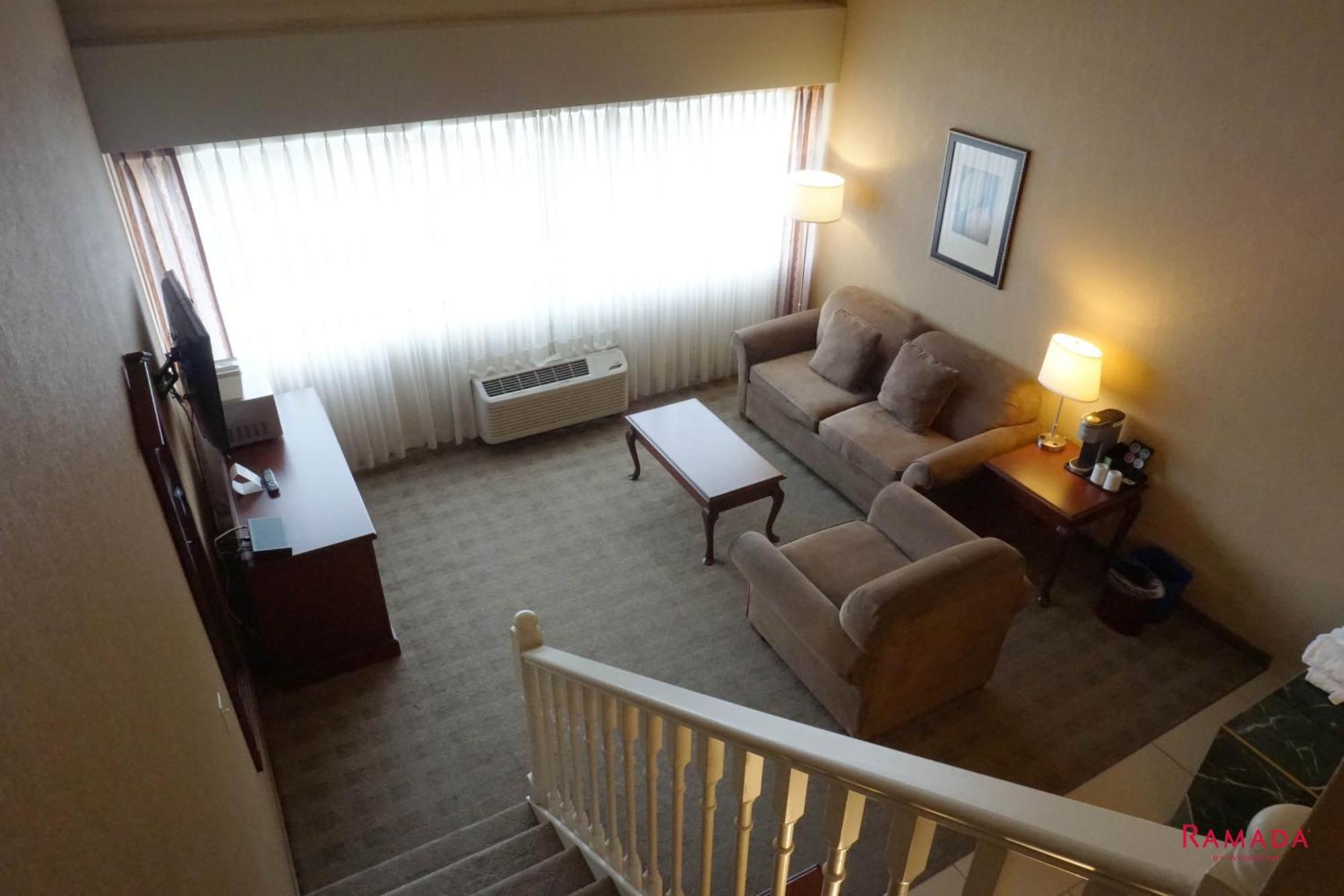 Deluxe King Loft Suite with Hot Tub