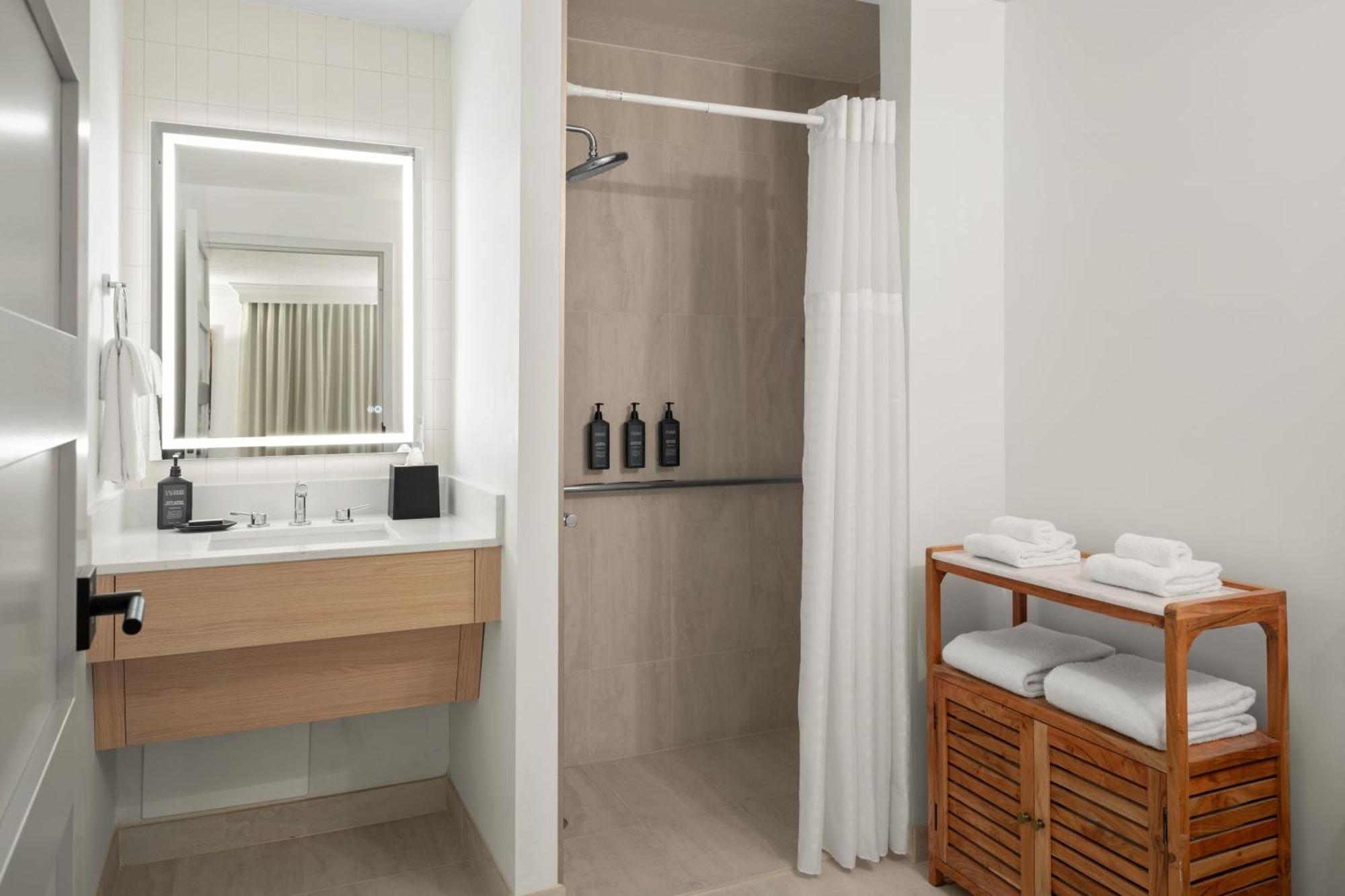 Zimmer mit 1 Kingsize-Bett, ohne Aussicht, untere Etage